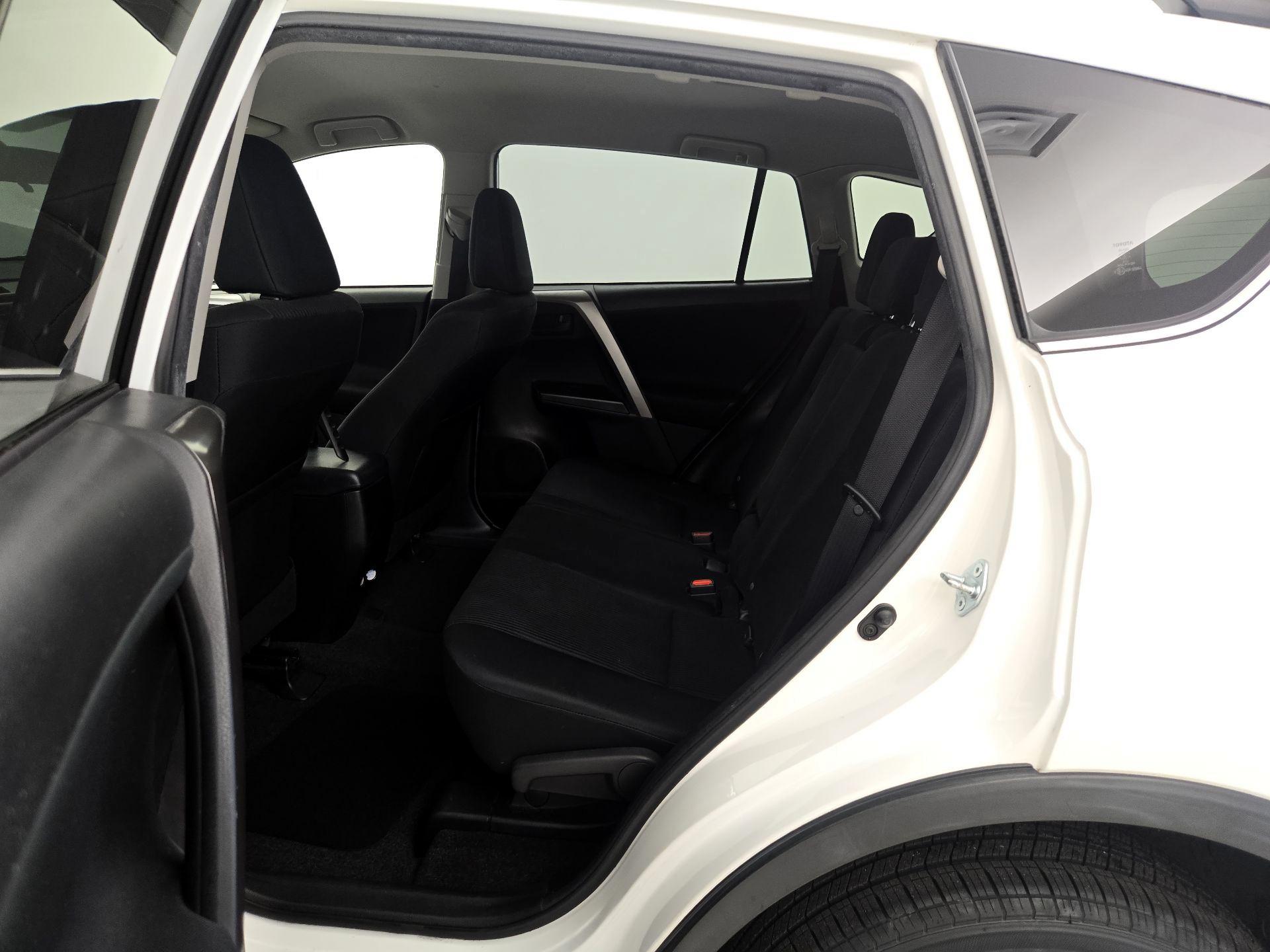 Thumbnail: 2016 Toyota RAV4 - 19
