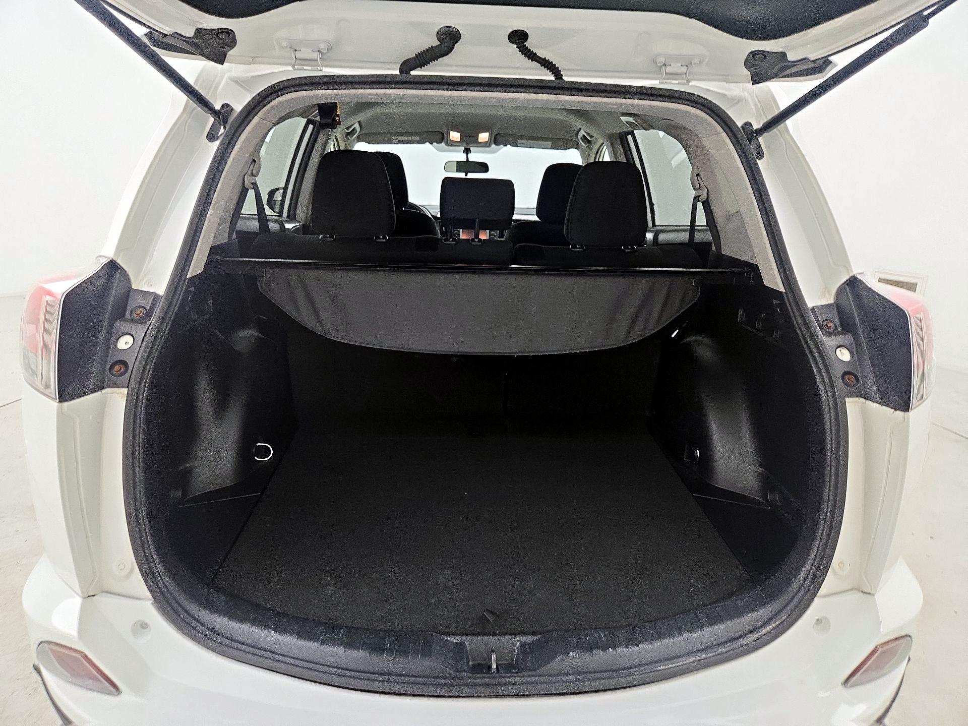Thumbnail: 2016 Toyota RAV4 - 20