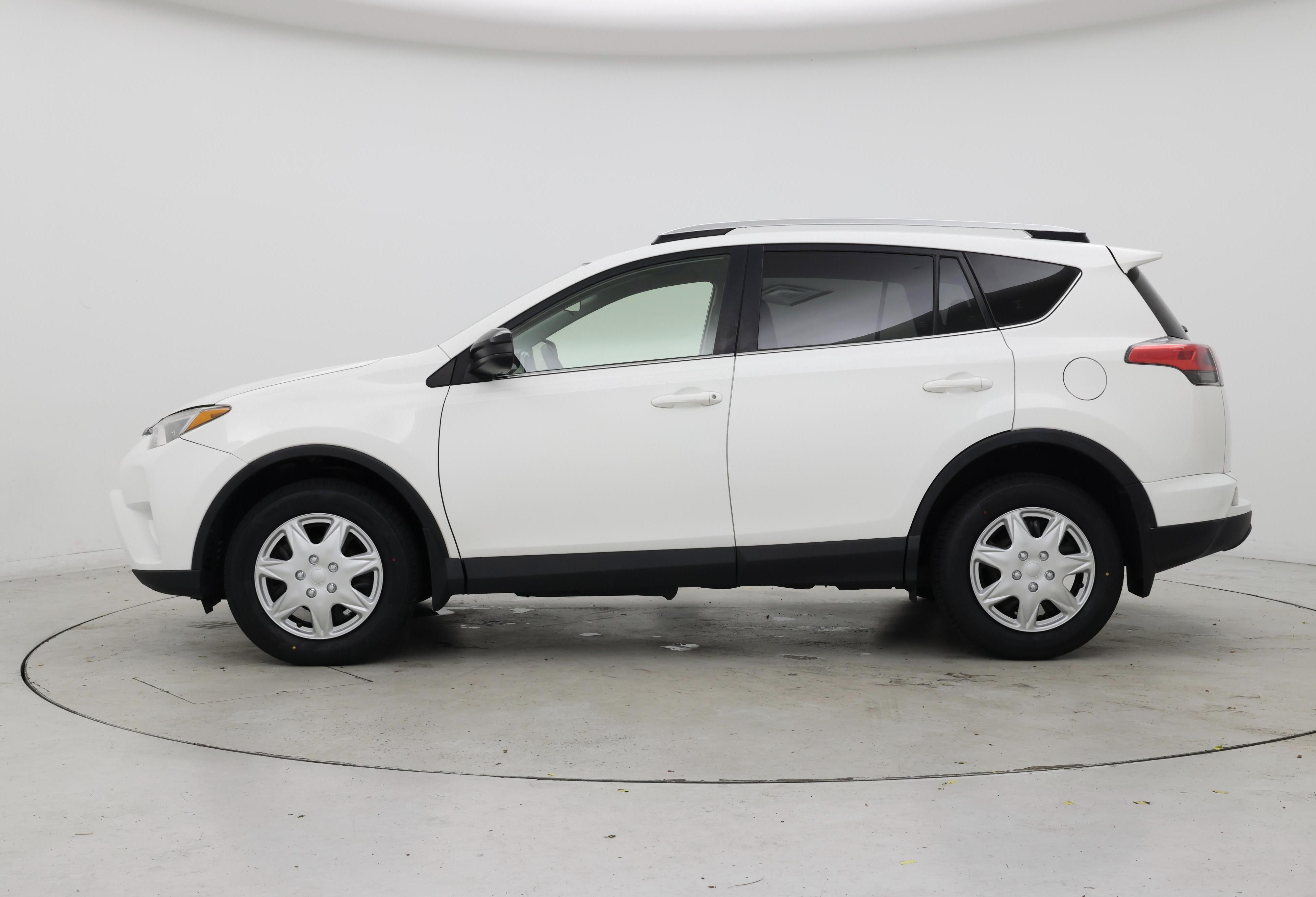 Thumbnail: 2016 Toyota RAV4 - 3