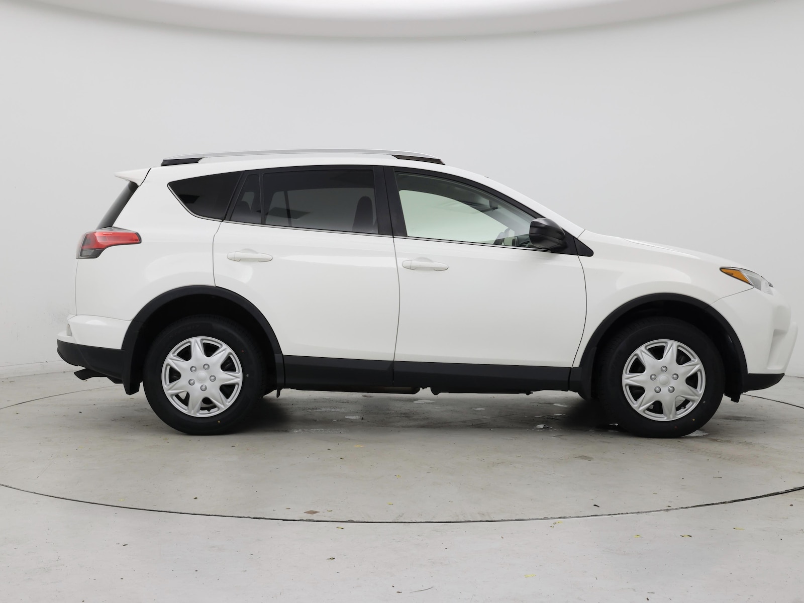 2016 Toyota RAV4 LE - Photo 8