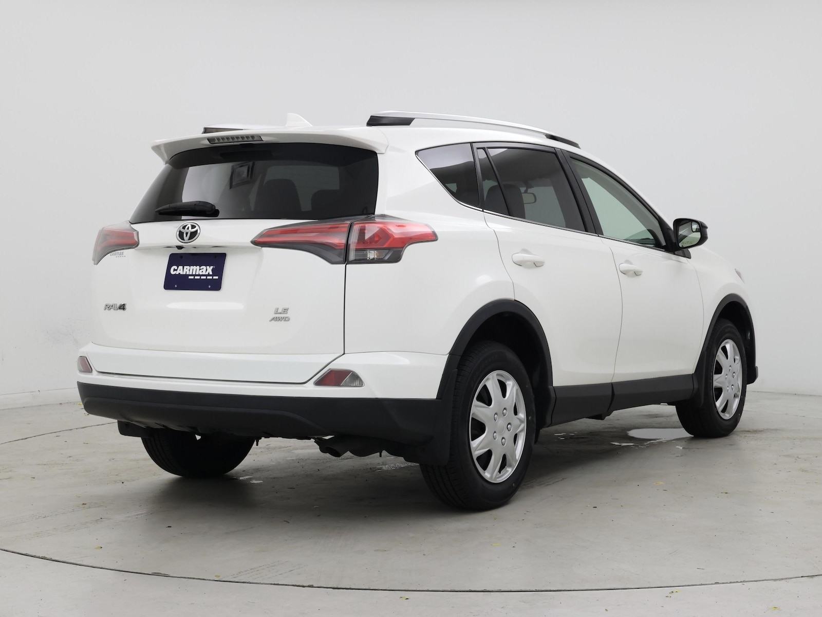 2016 Toyota RAV4 LE - Photo 9