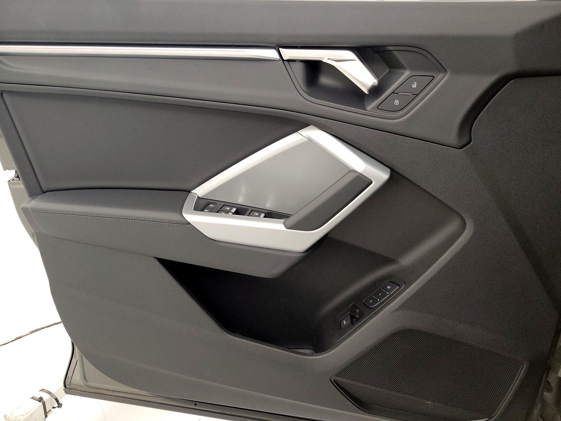 Thumbnail: 2023 Audi Q3 - 12