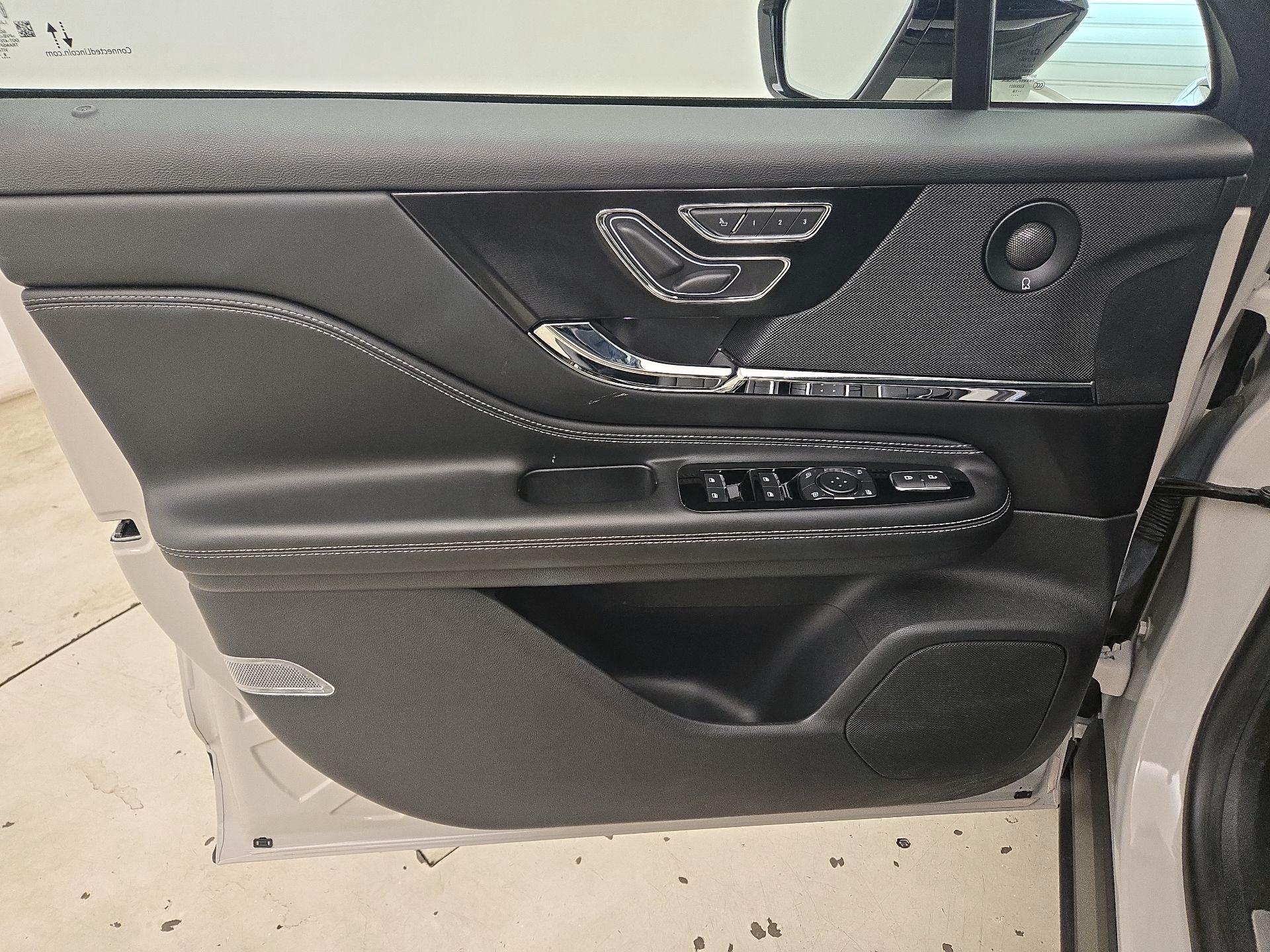 Thumbnail: 2020 Lincoln Corsair - 12