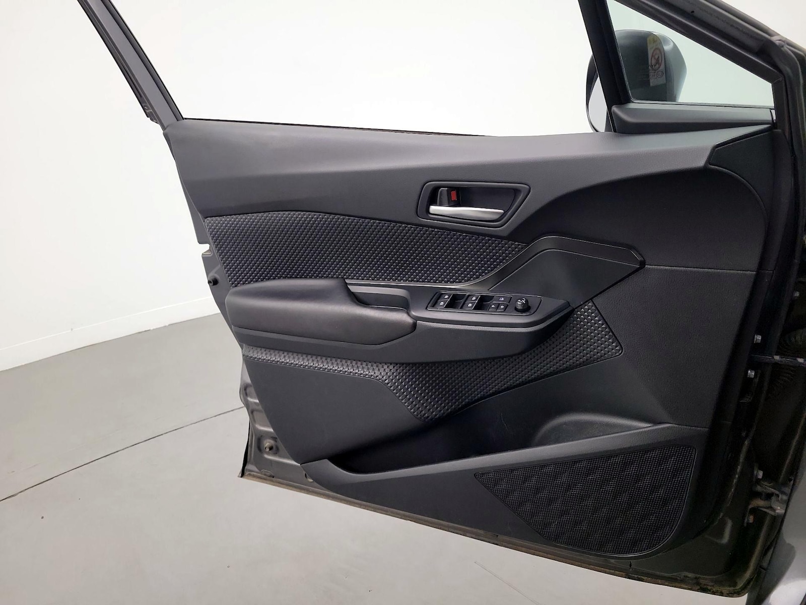 2018 Toyota C-HR XLE - Photo 13