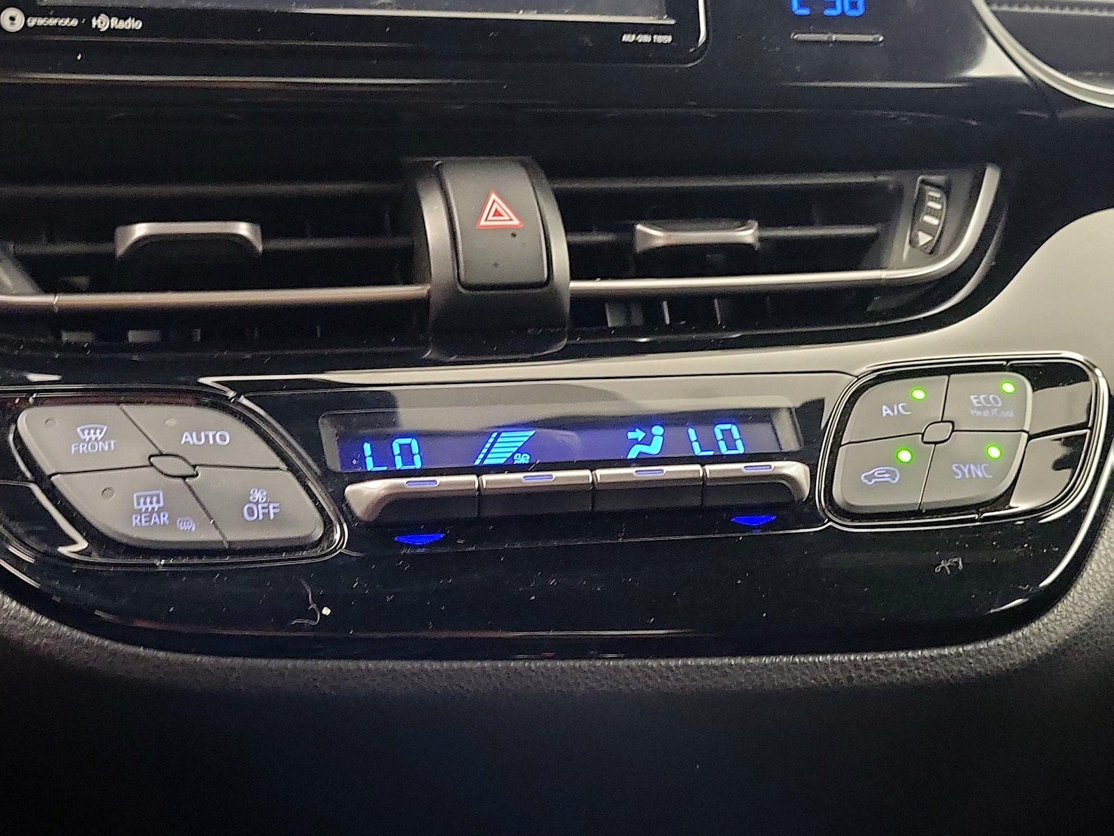 2018 Toyota C-HR XLE - Photo 17