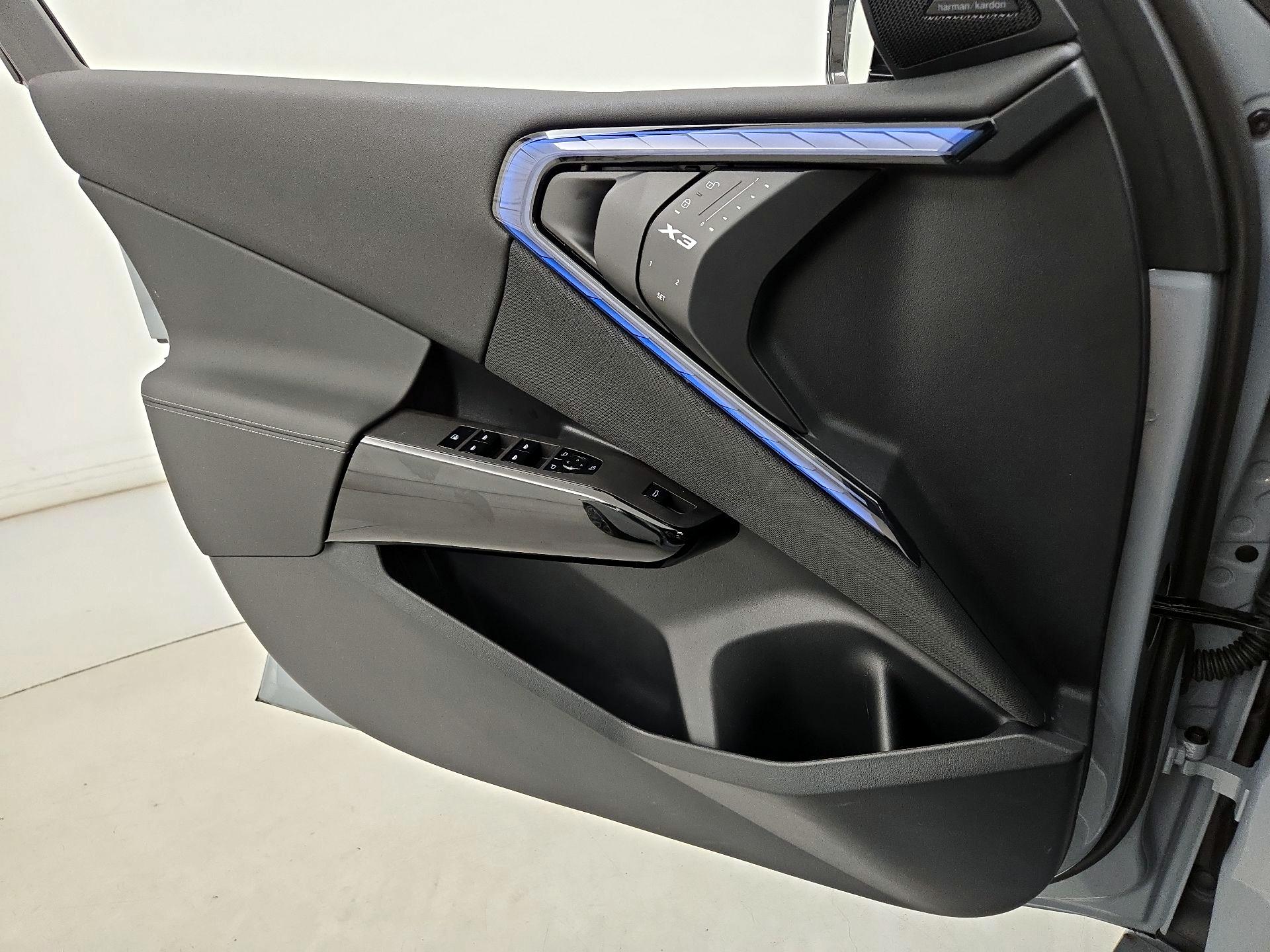 Thumbnail: 2025 BMW X3 - 12