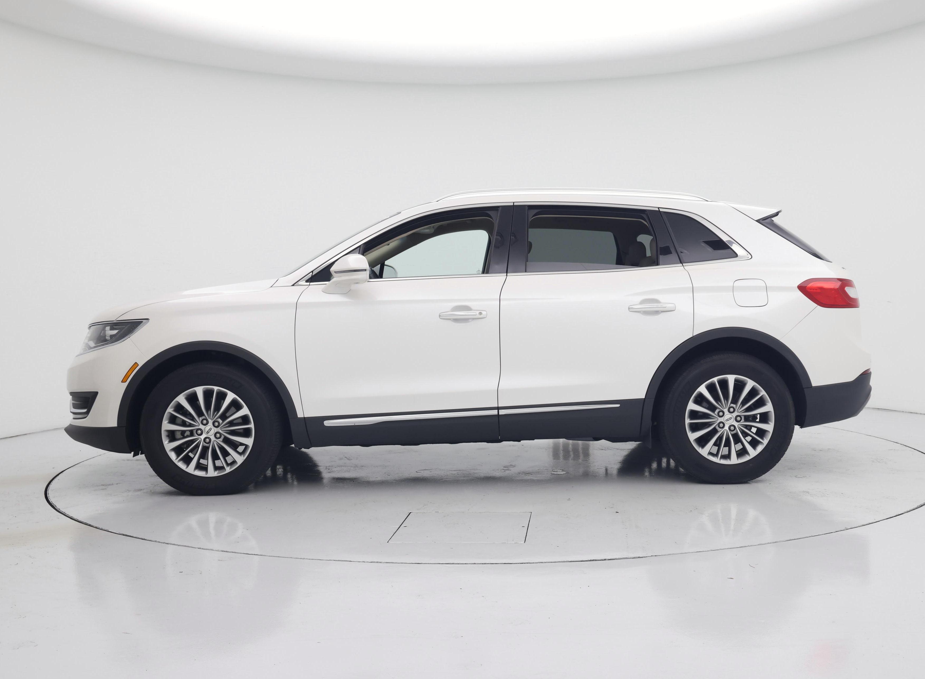 Thumbnail: 2017 Lincoln MKX - 3