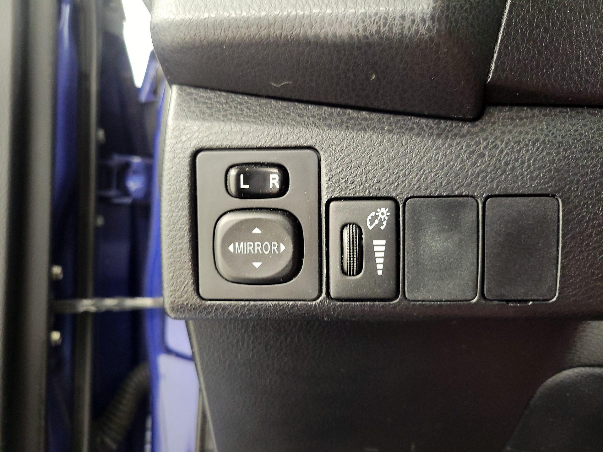 Thumbnail: 2015 Toyota Corolla - 13