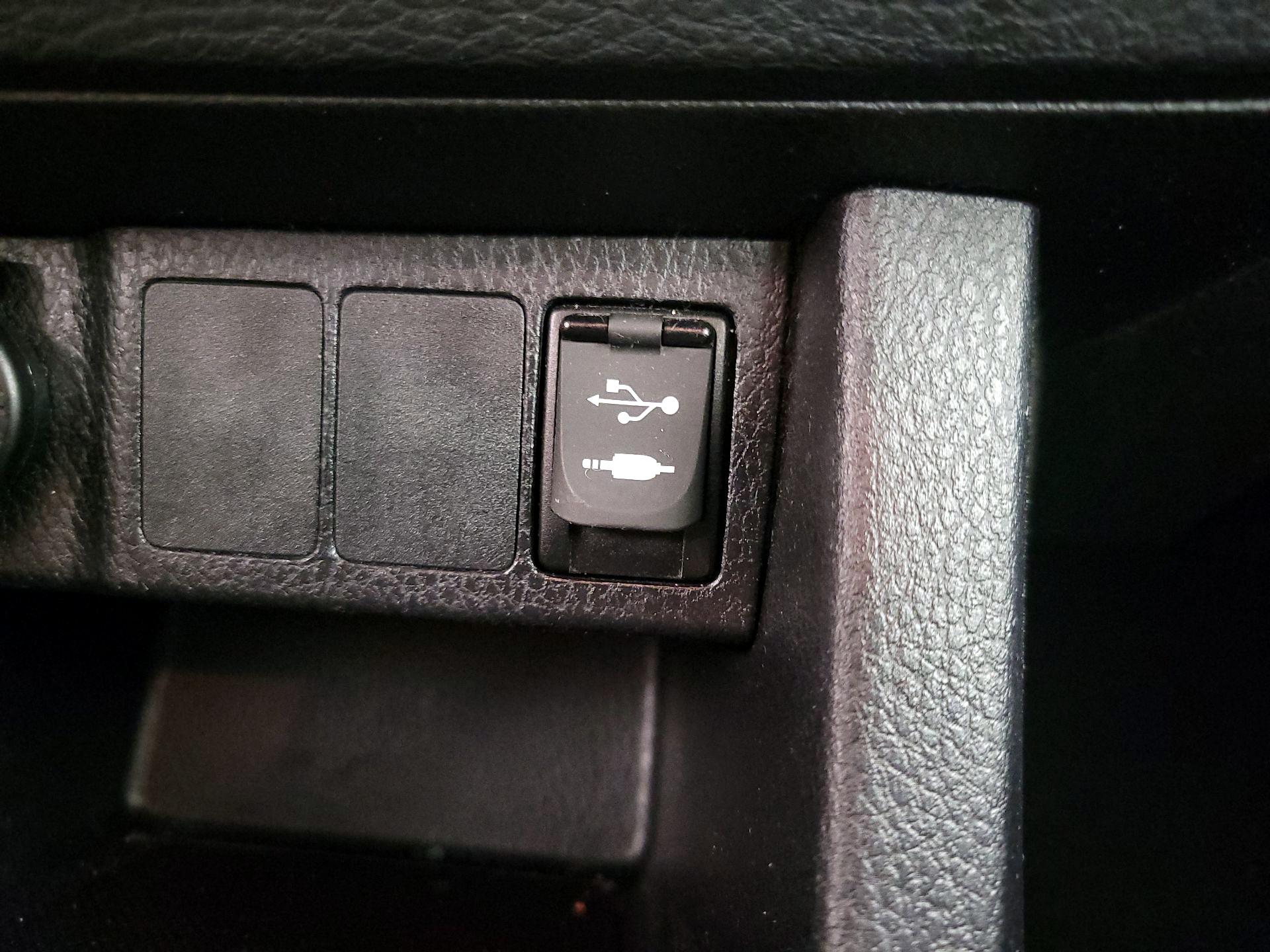 Thumbnail: 2015 Toyota Corolla - 18