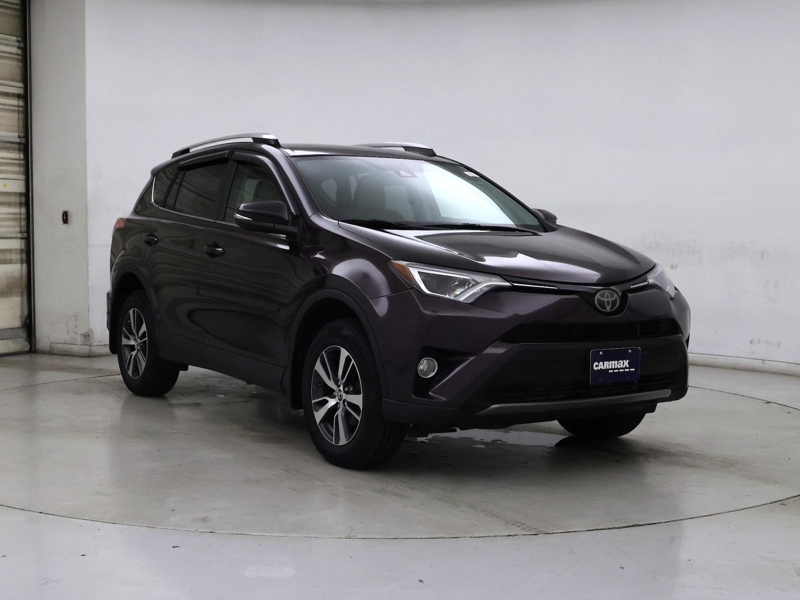 2018 Toyota RAV4 XLE - Photo 2