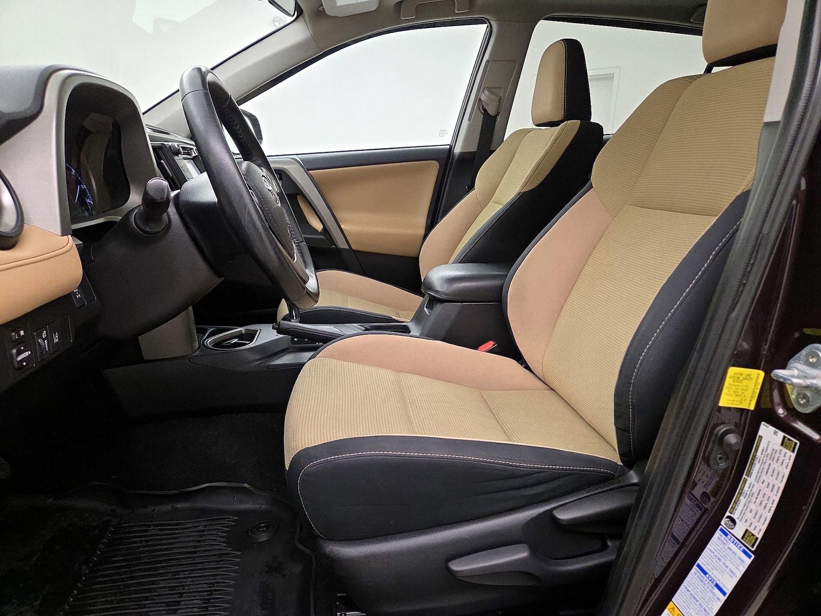 2018 Toyota RAV4 XLE - Photo 12