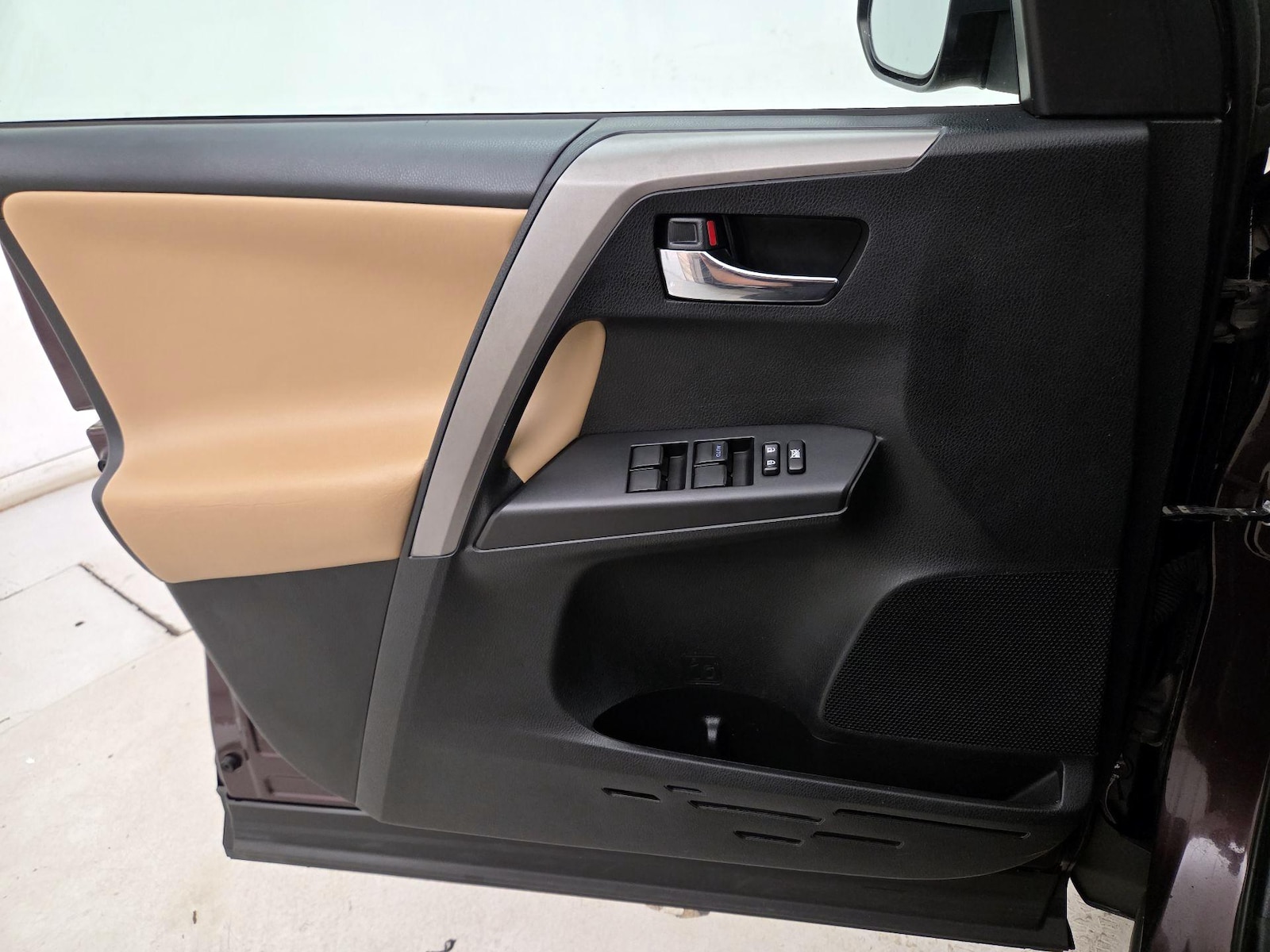 2018 Toyota RAV4 XLE - Photo 13