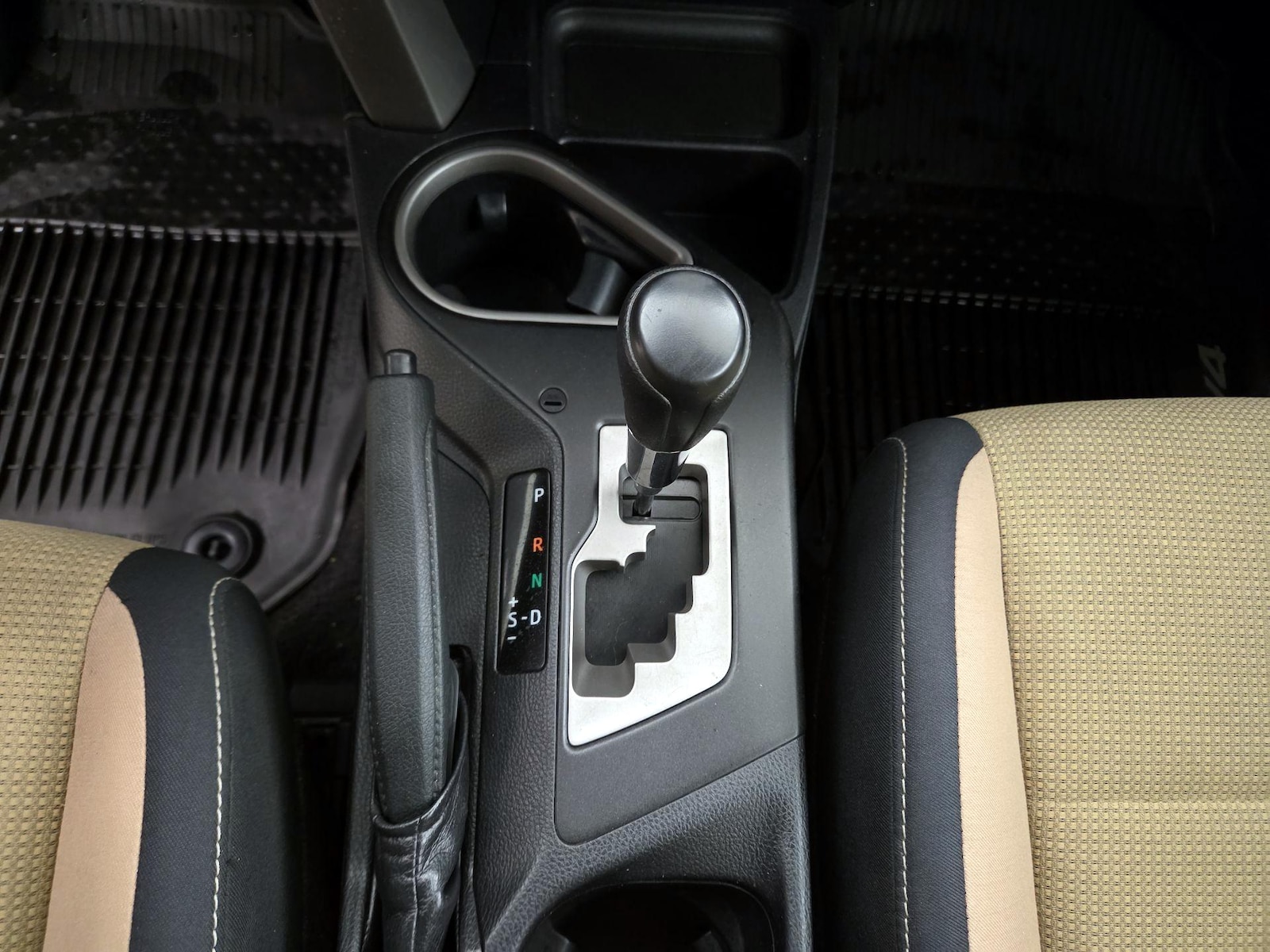 2018 Toyota RAV4 XLE - Photo 18