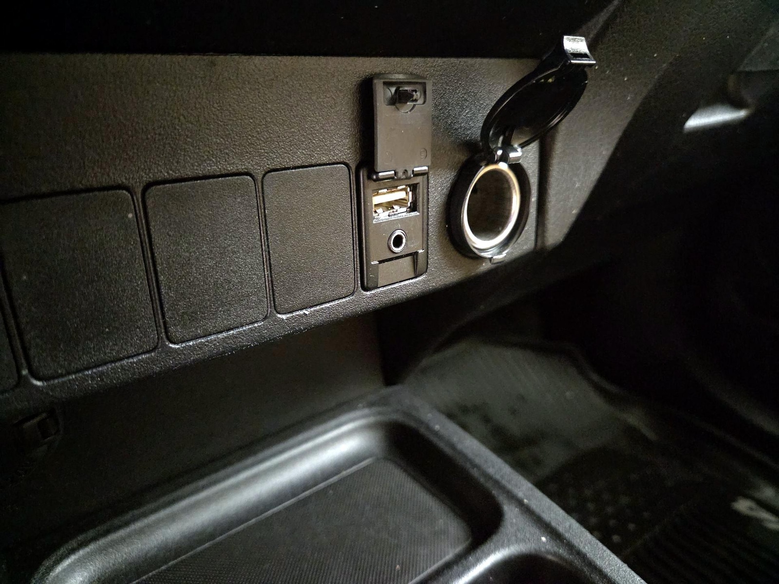 2018 Toyota RAV4 XLE - Photo 19