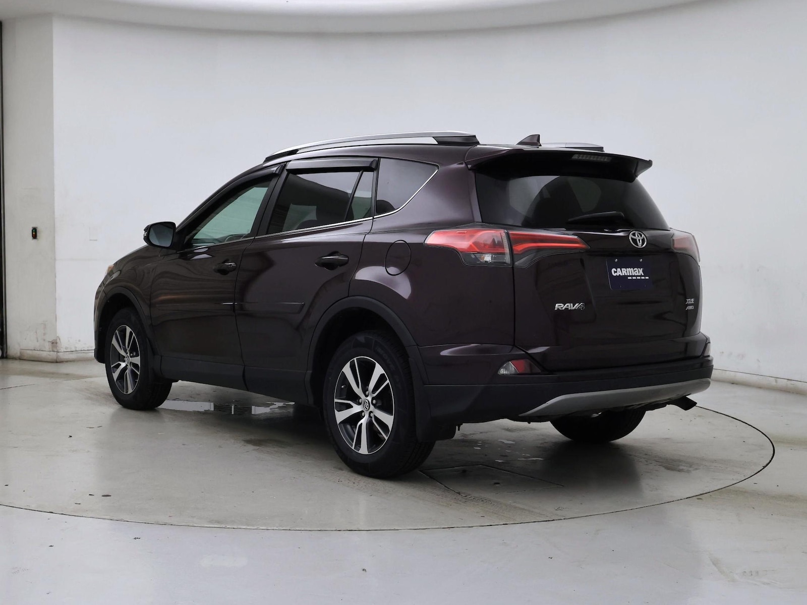 2018 Toyota RAV4 XLE - Photo 3