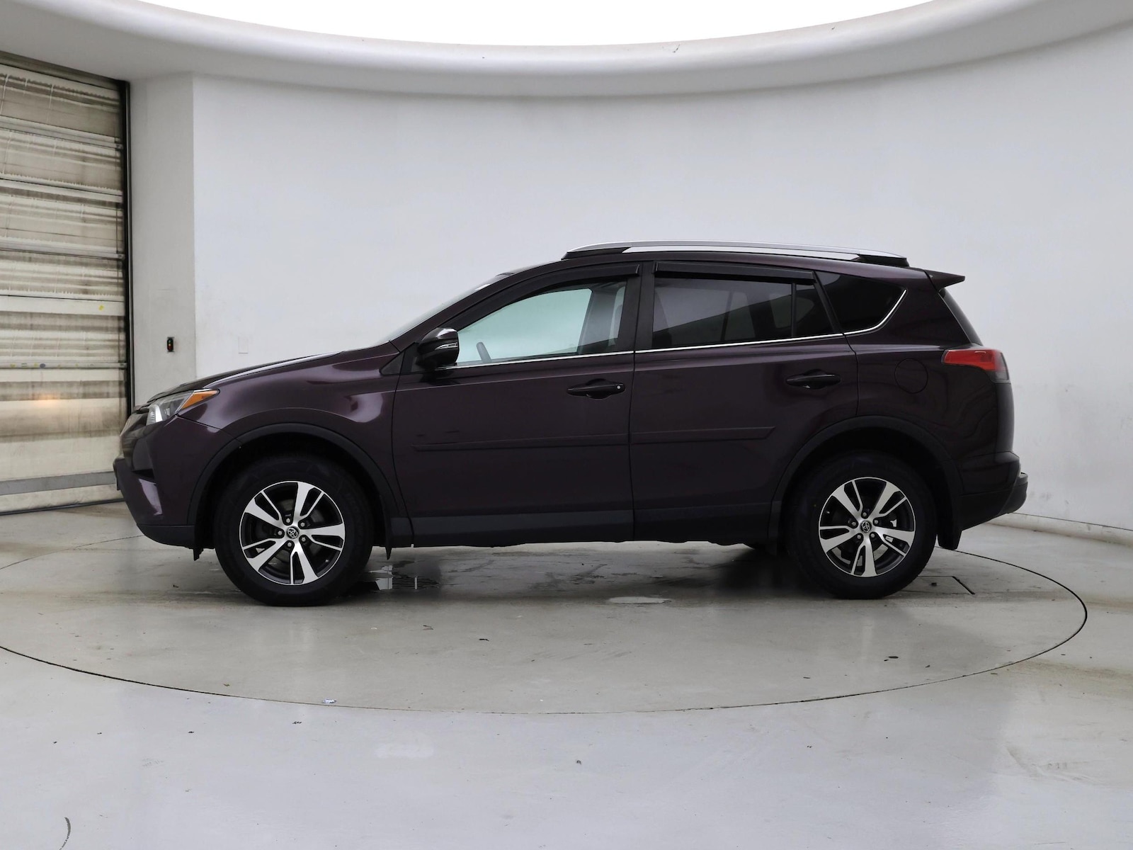 2018 Toyota RAV4 XLE - Photo 4