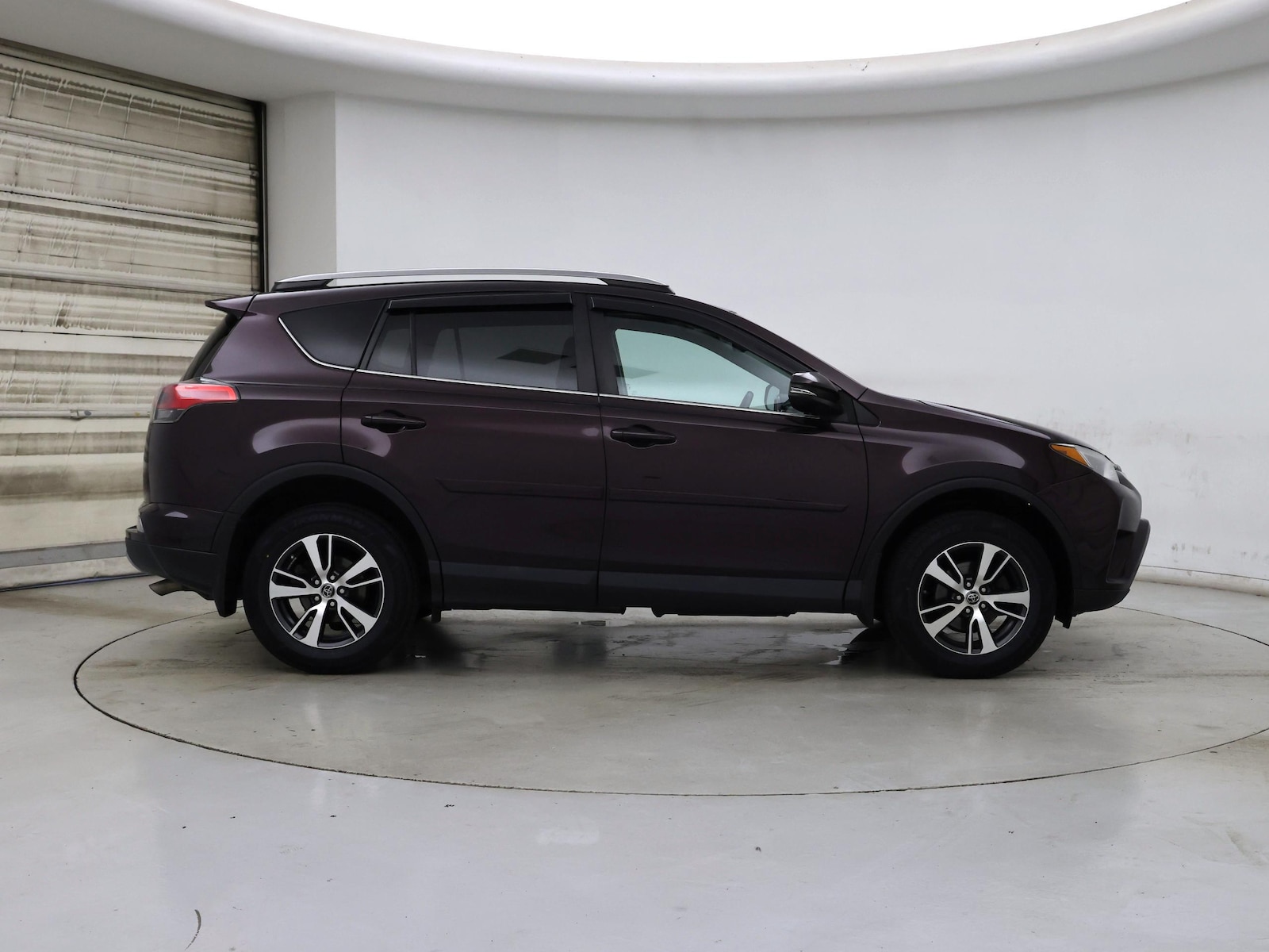 2018 Toyota RAV4 XLE - Photo 8