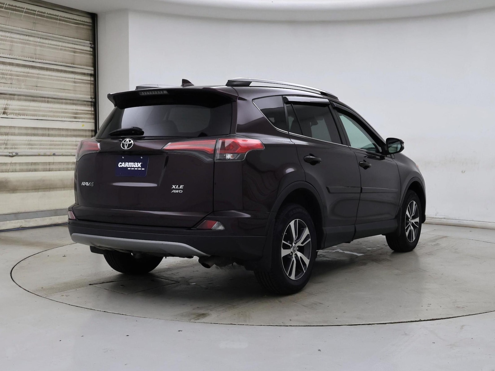 2018 Toyota RAV4 XLE - Photo 9