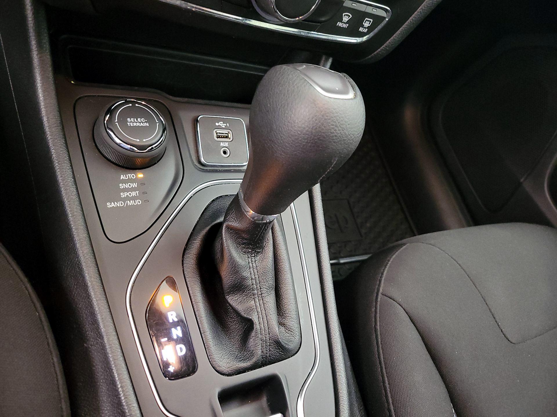 Thumbnail: 2020 Jeep Cherokee - 17