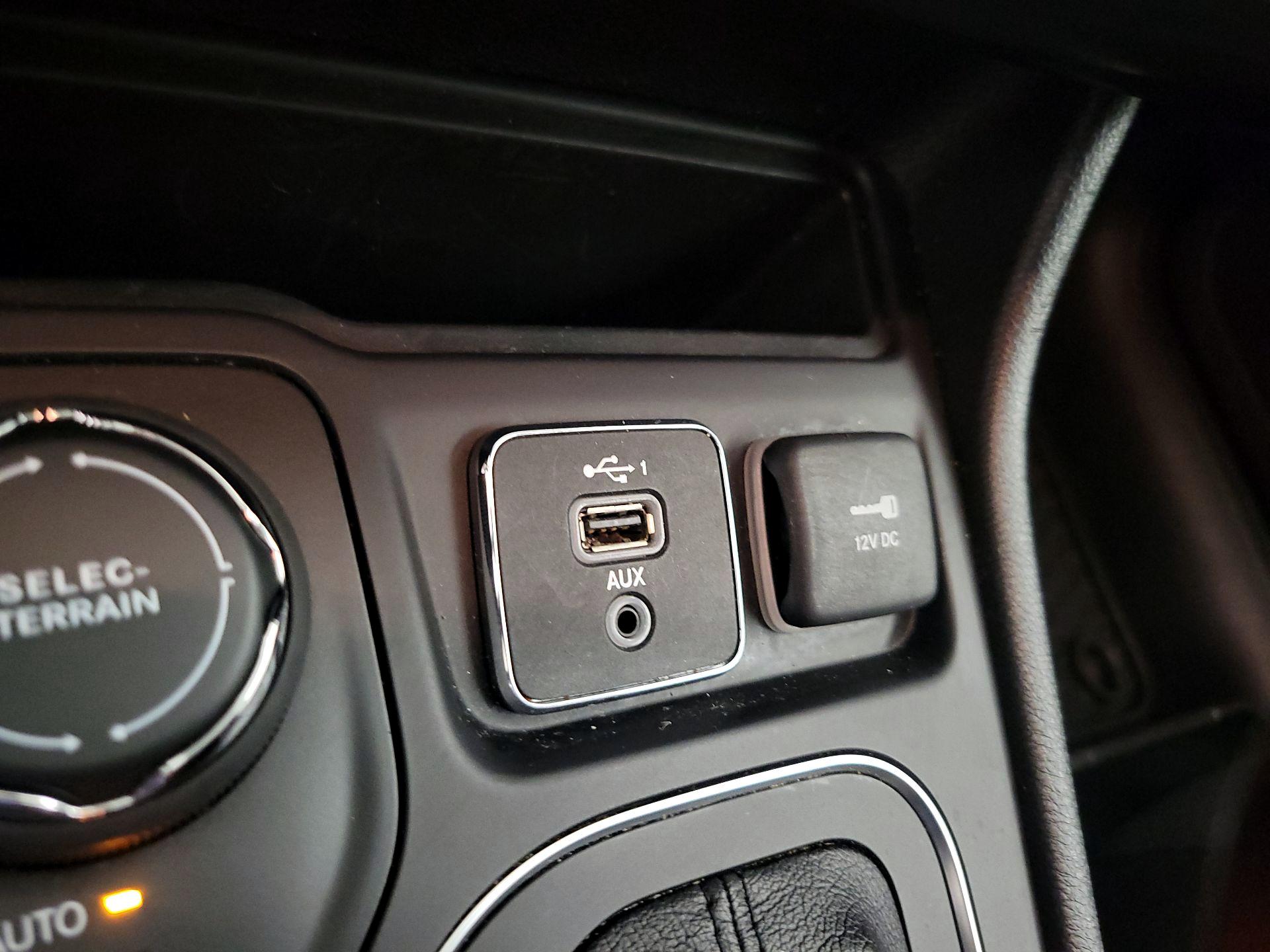 Thumbnail: 2020 Jeep Cherokee - 18