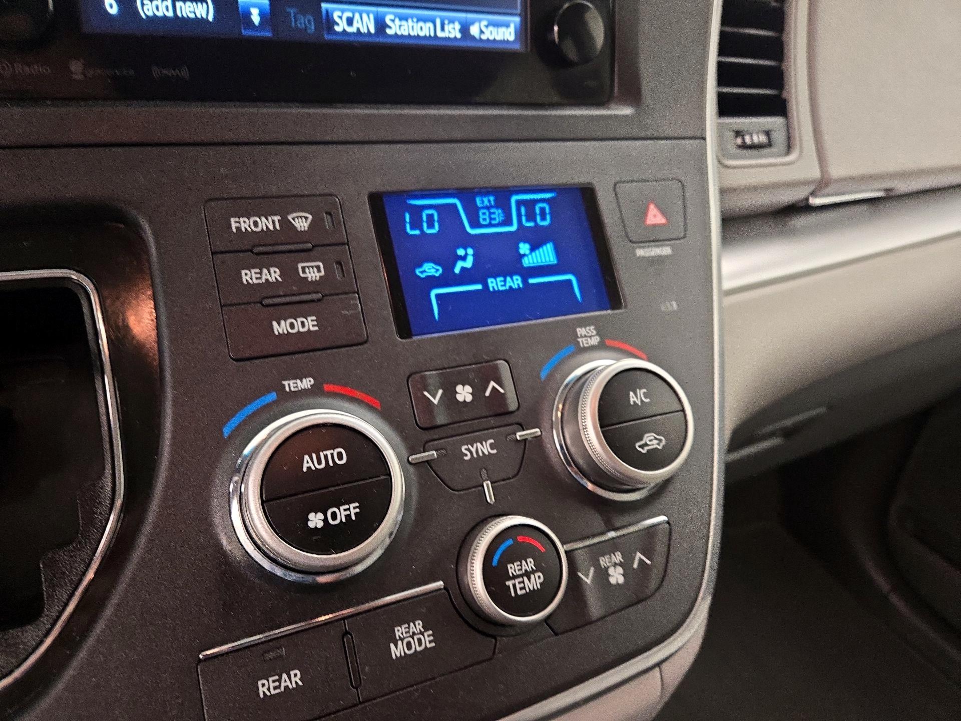 Thumbnail: 2017 Toyota Sienna - 16