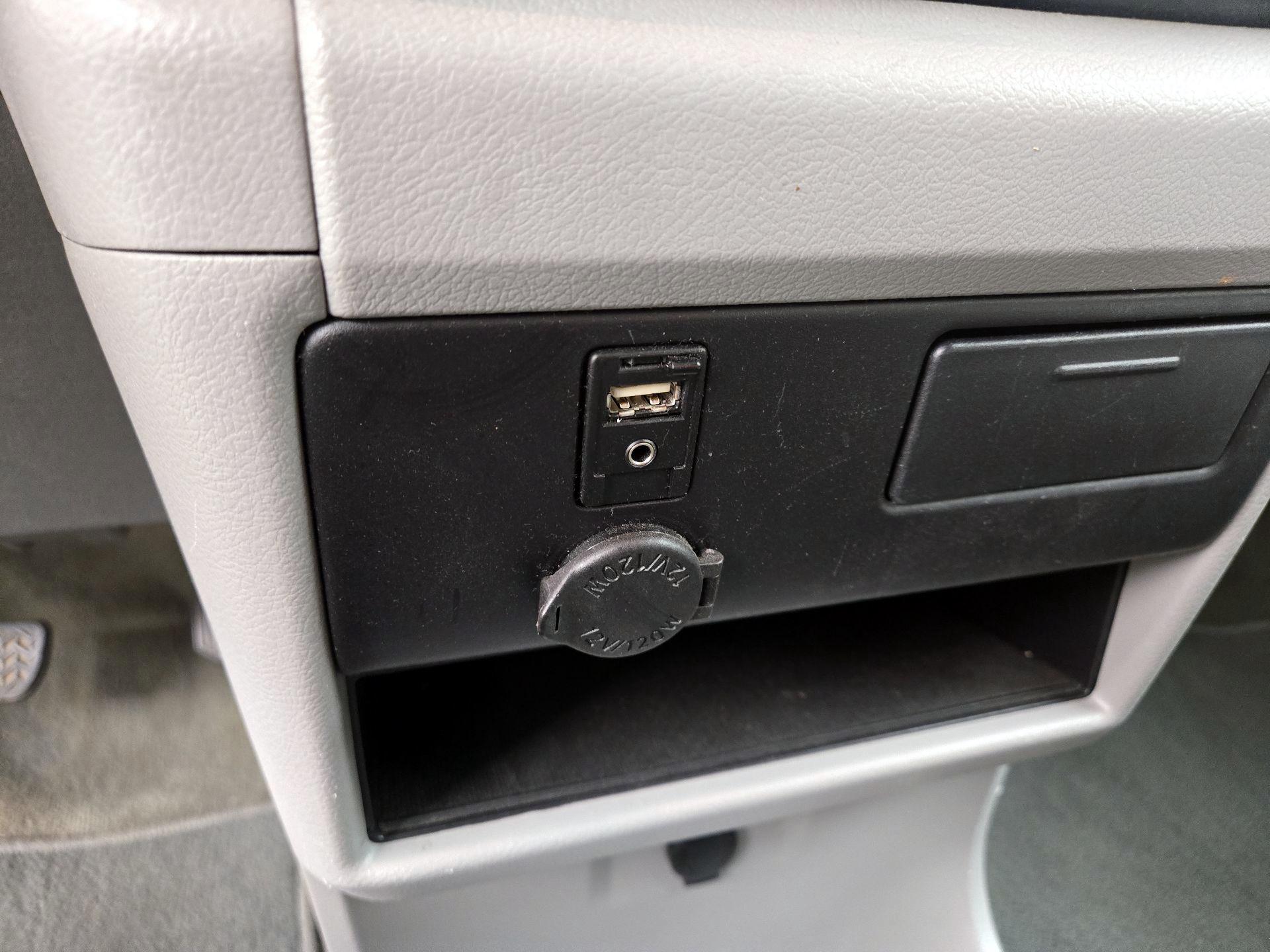 Thumbnail: 2017 Toyota Sienna - 18