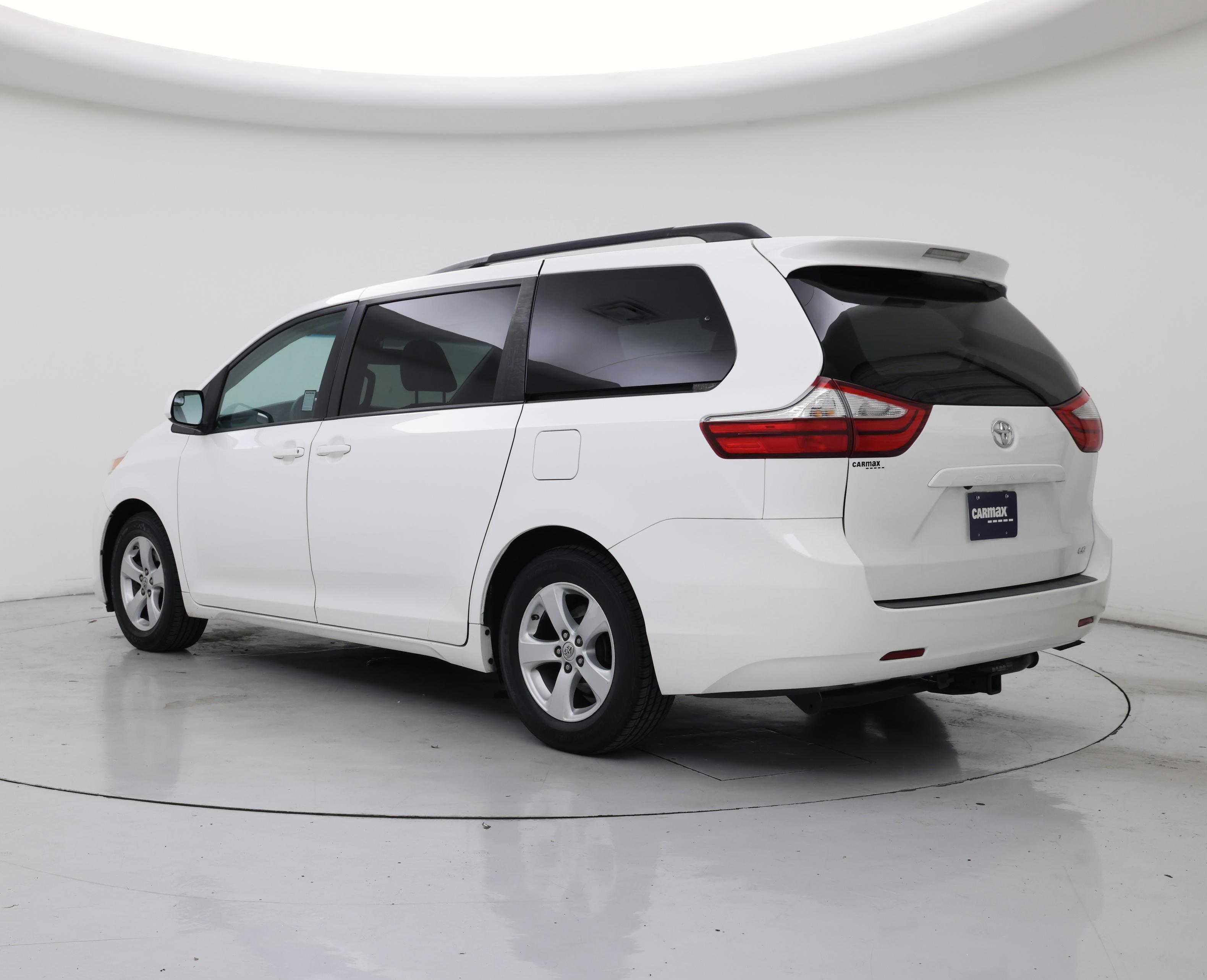 Thumbnail: 2017 Toyota Sienna - 2