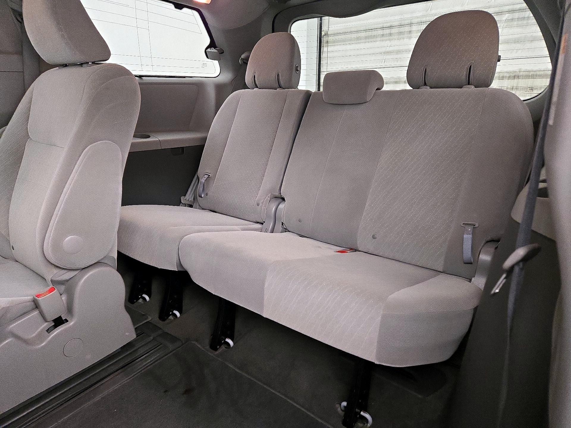 Thumbnail: 2017 Toyota Sienna - 20