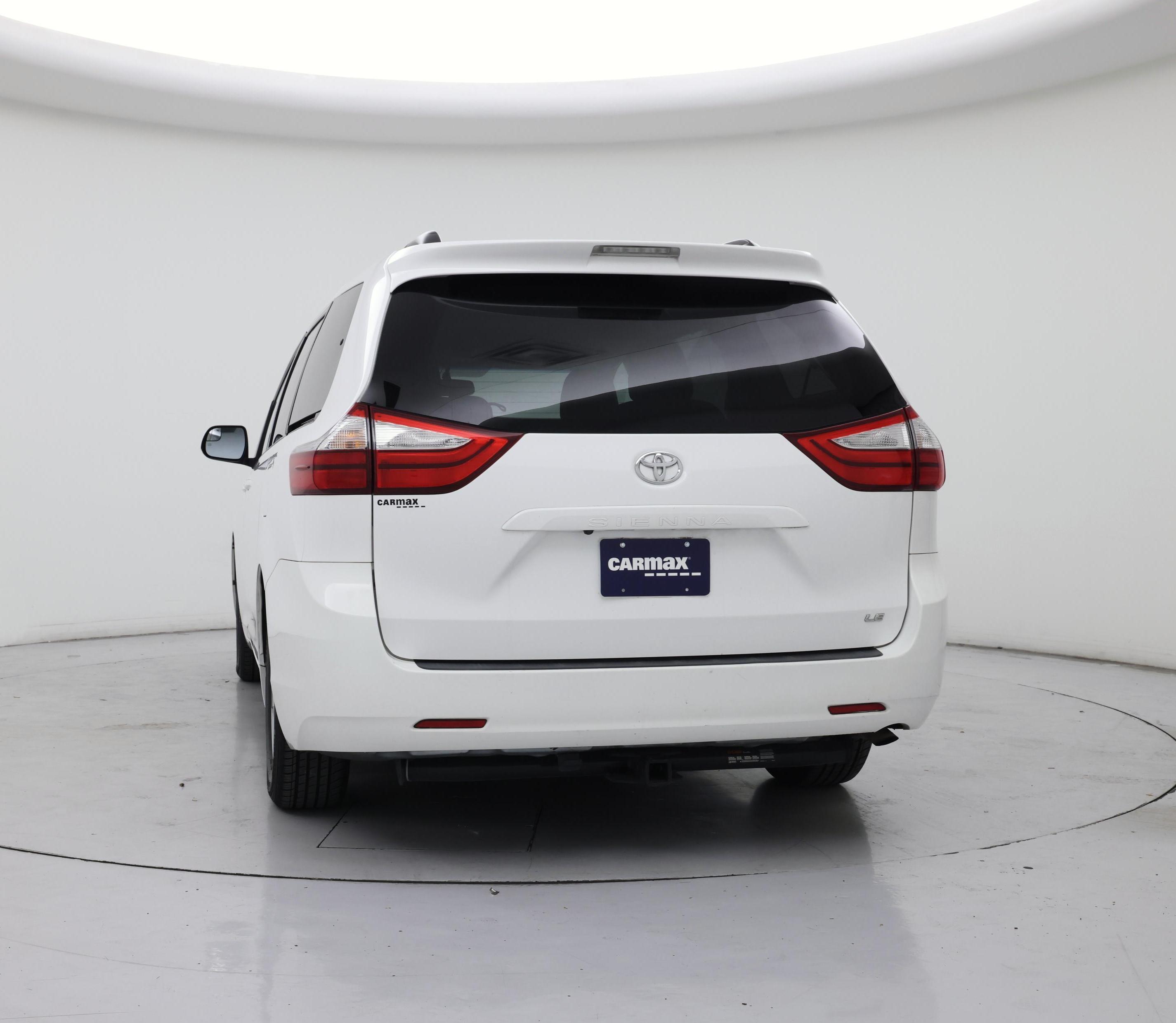 Thumbnail: 2017 Toyota Sienna - 6