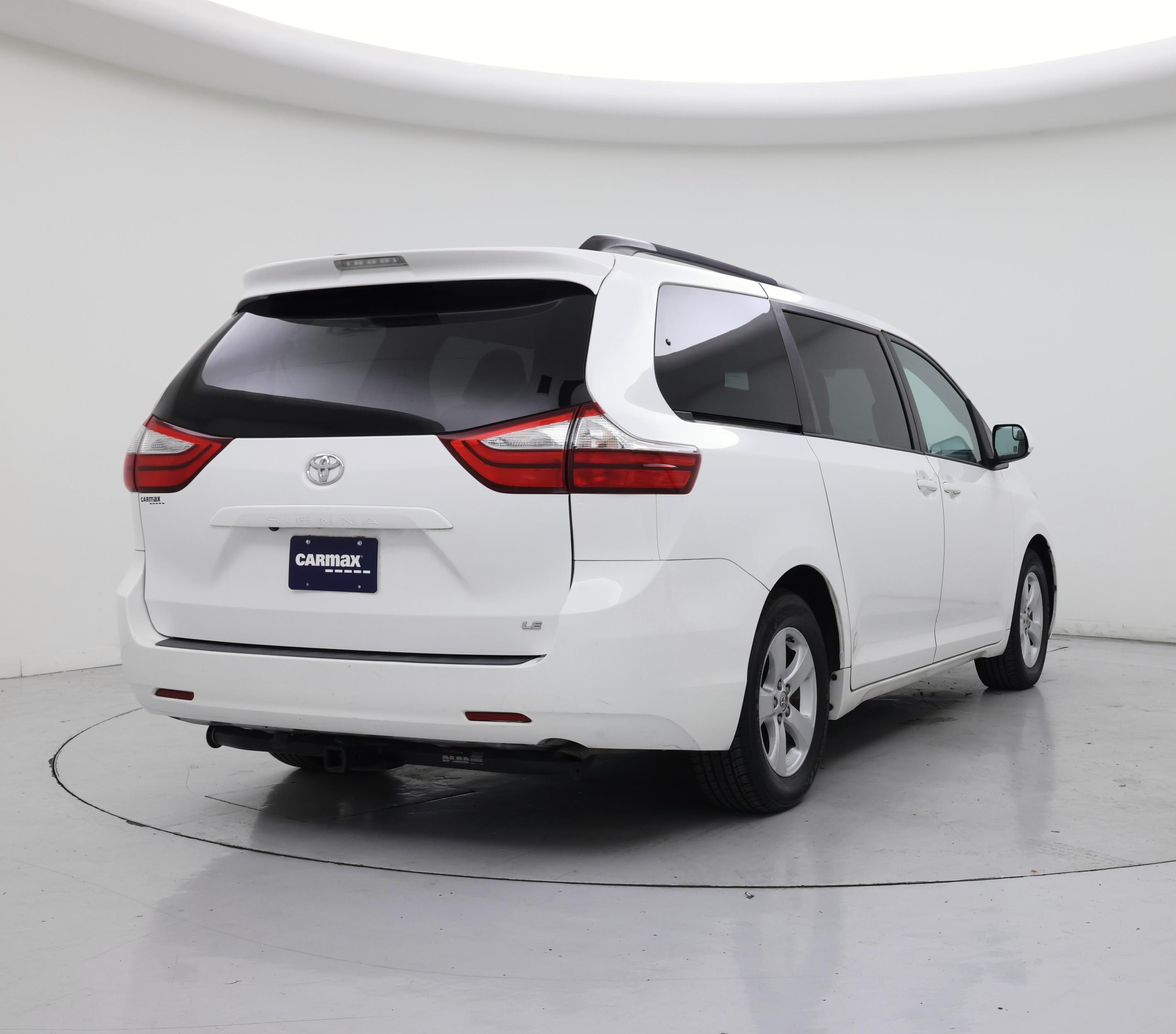 Thumbnail: 2017 Toyota Sienna - 8