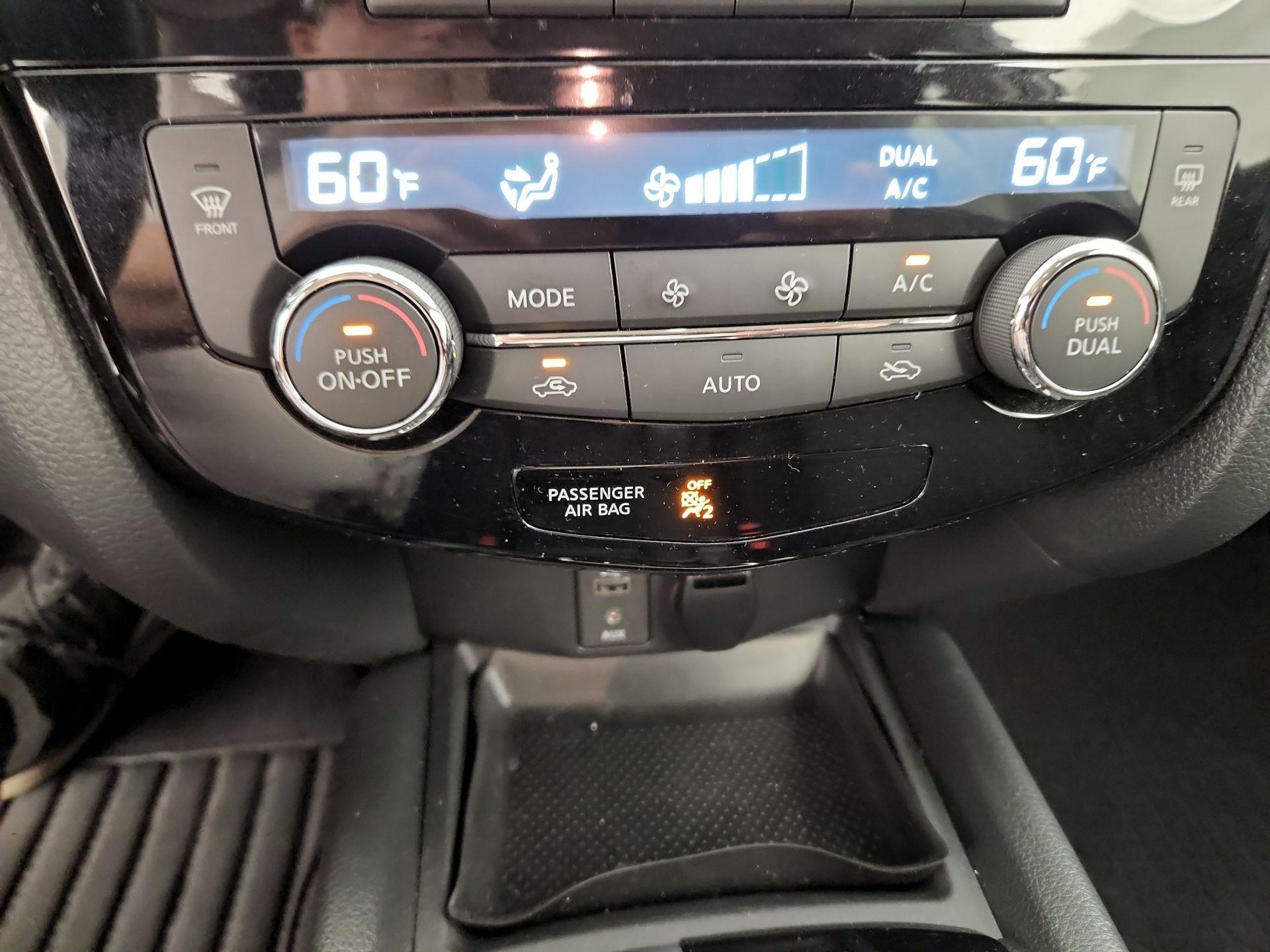 Thumbnail: 2017 Nissan Rogue - 16