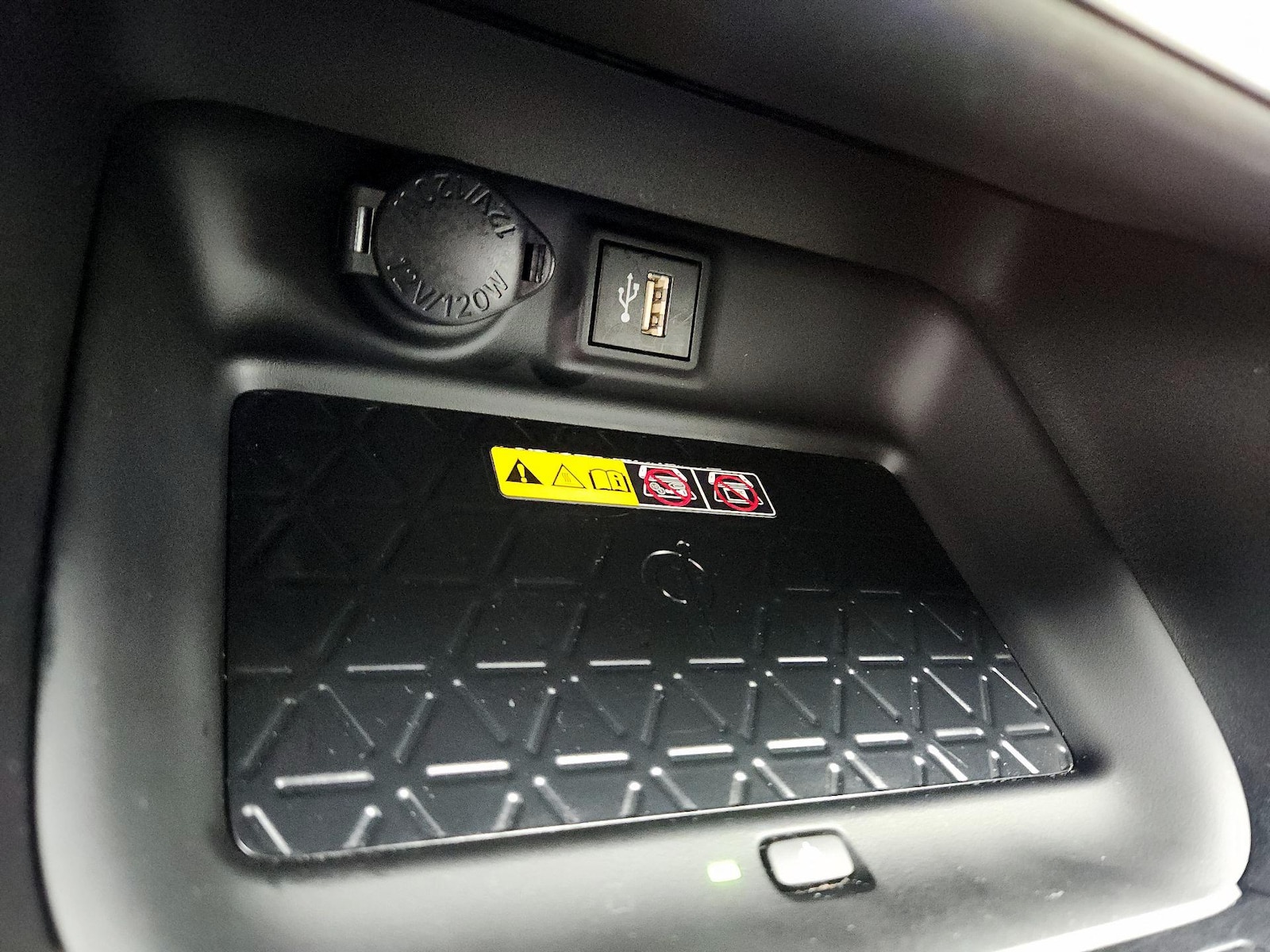 2023 Toyota RAV4 XLE Premium - Photo 19