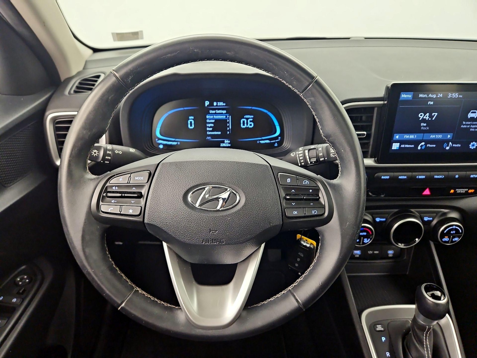 2023 Hyundai Venue SEL - Photo 11
