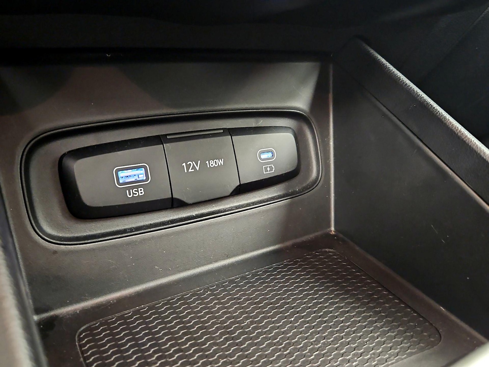 2023 Hyundai Venue SEL - Photo 19