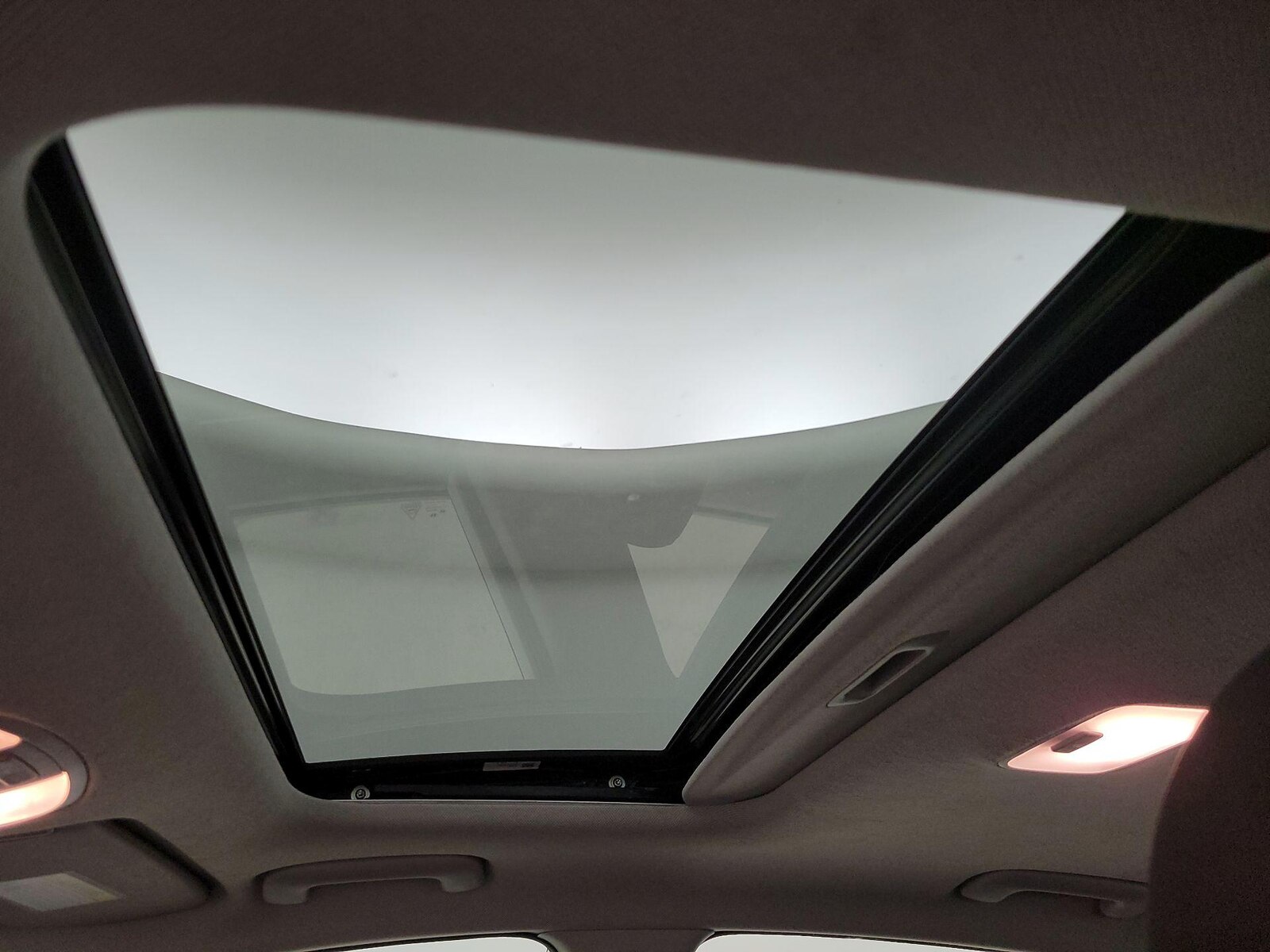 Sunroof(s) & Overhead Airbags