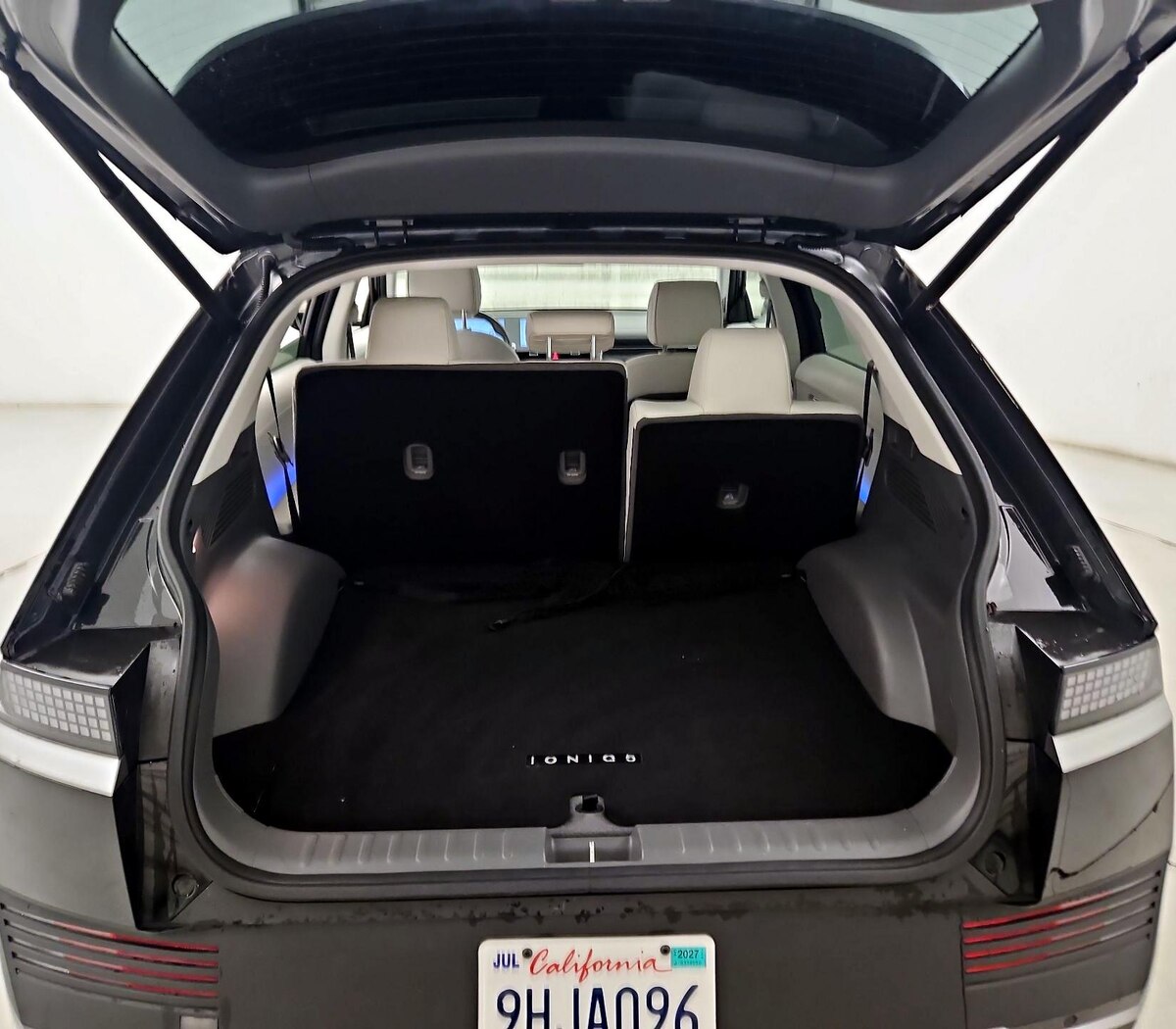 Trunk/Cargo (Seats Up)