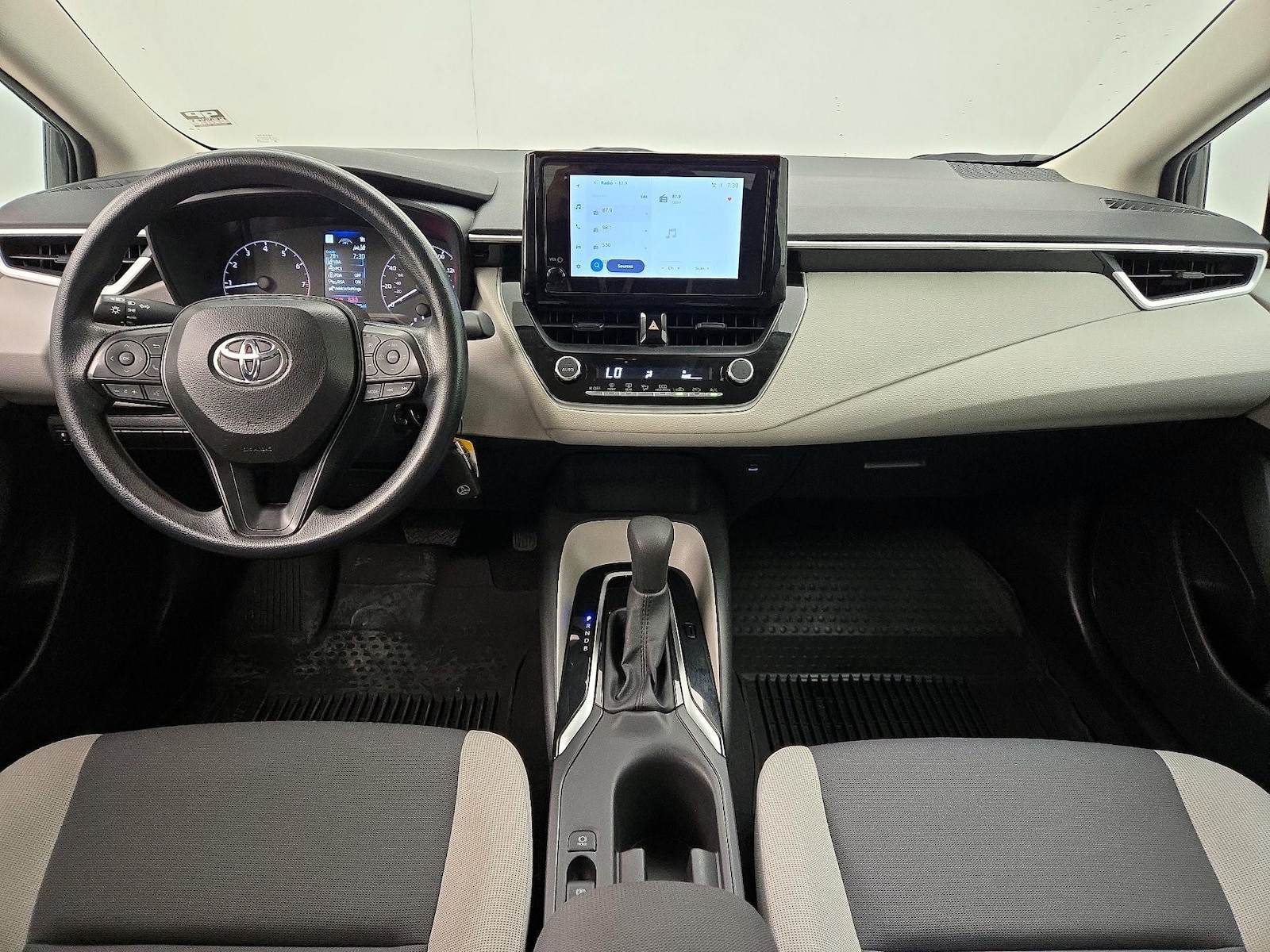 2025 Toyota Corolla LE - Photo 10