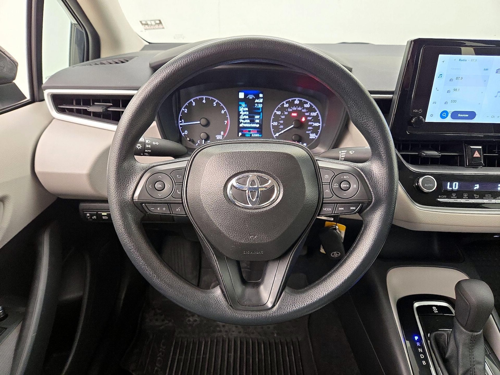 2025 Toyota Corolla LE - Photo 11