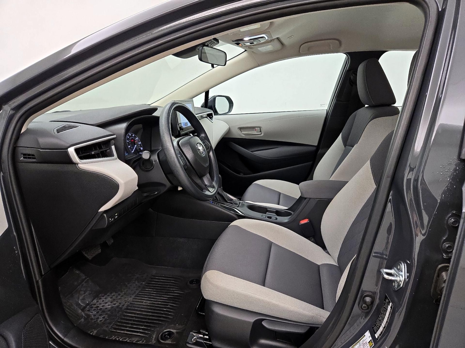 2025 Toyota Corolla LE - Photo 12