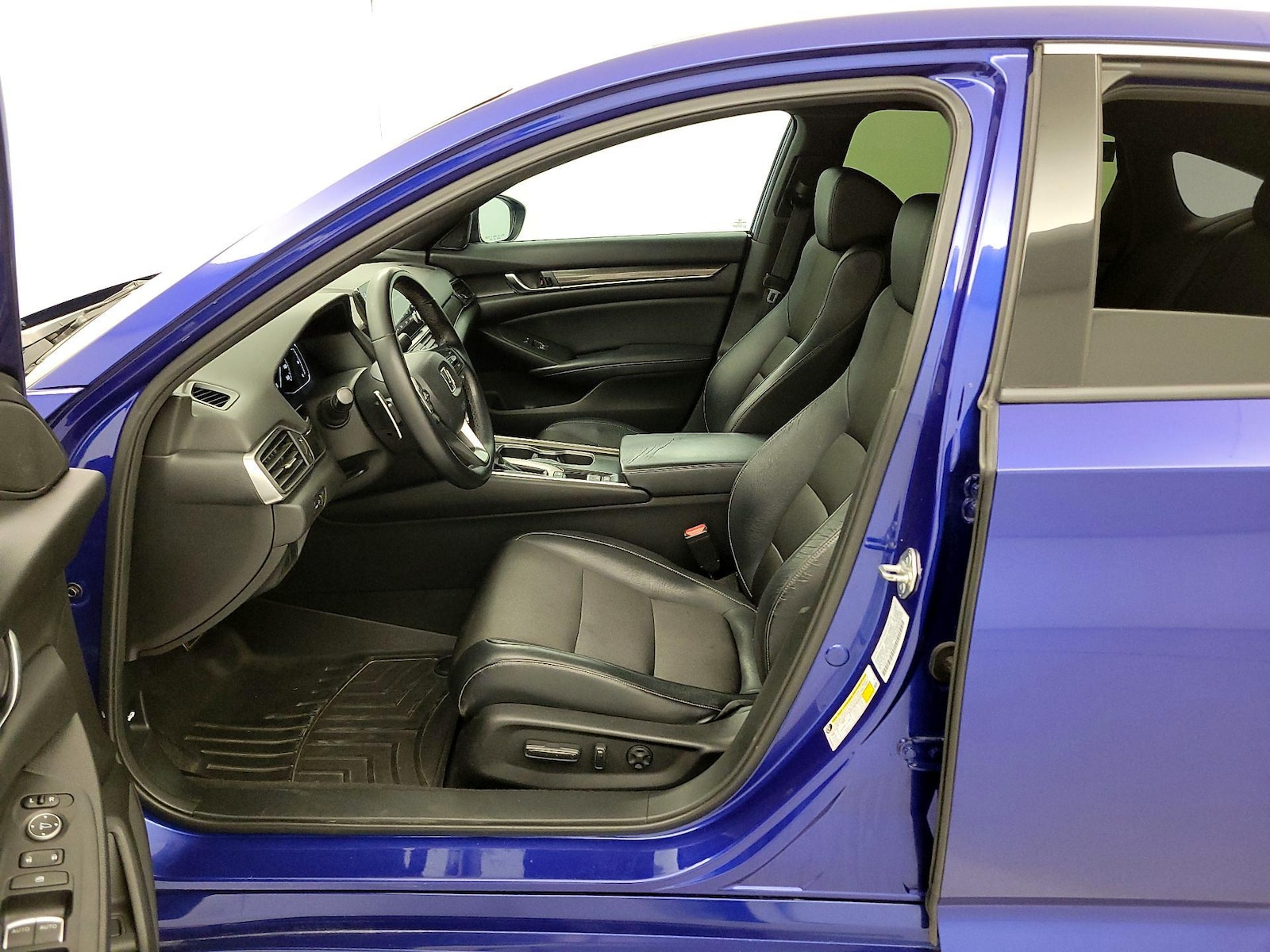 Power Seat(s) & Side Airbags