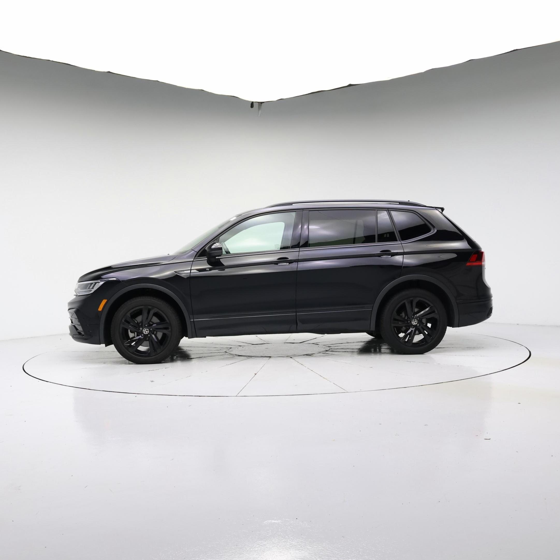 Thumbnail: 2024 Volkswagen Tiguan - 3