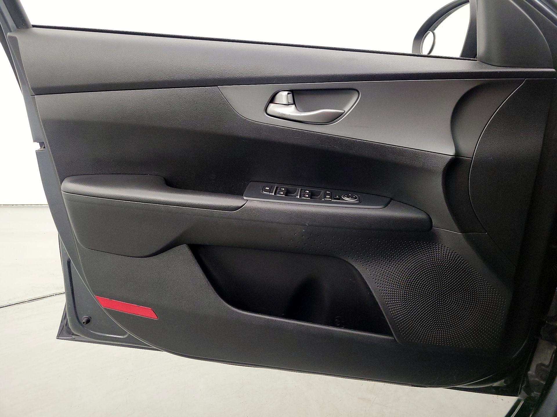 Thumbnail: 2019 Kia Forte - 12