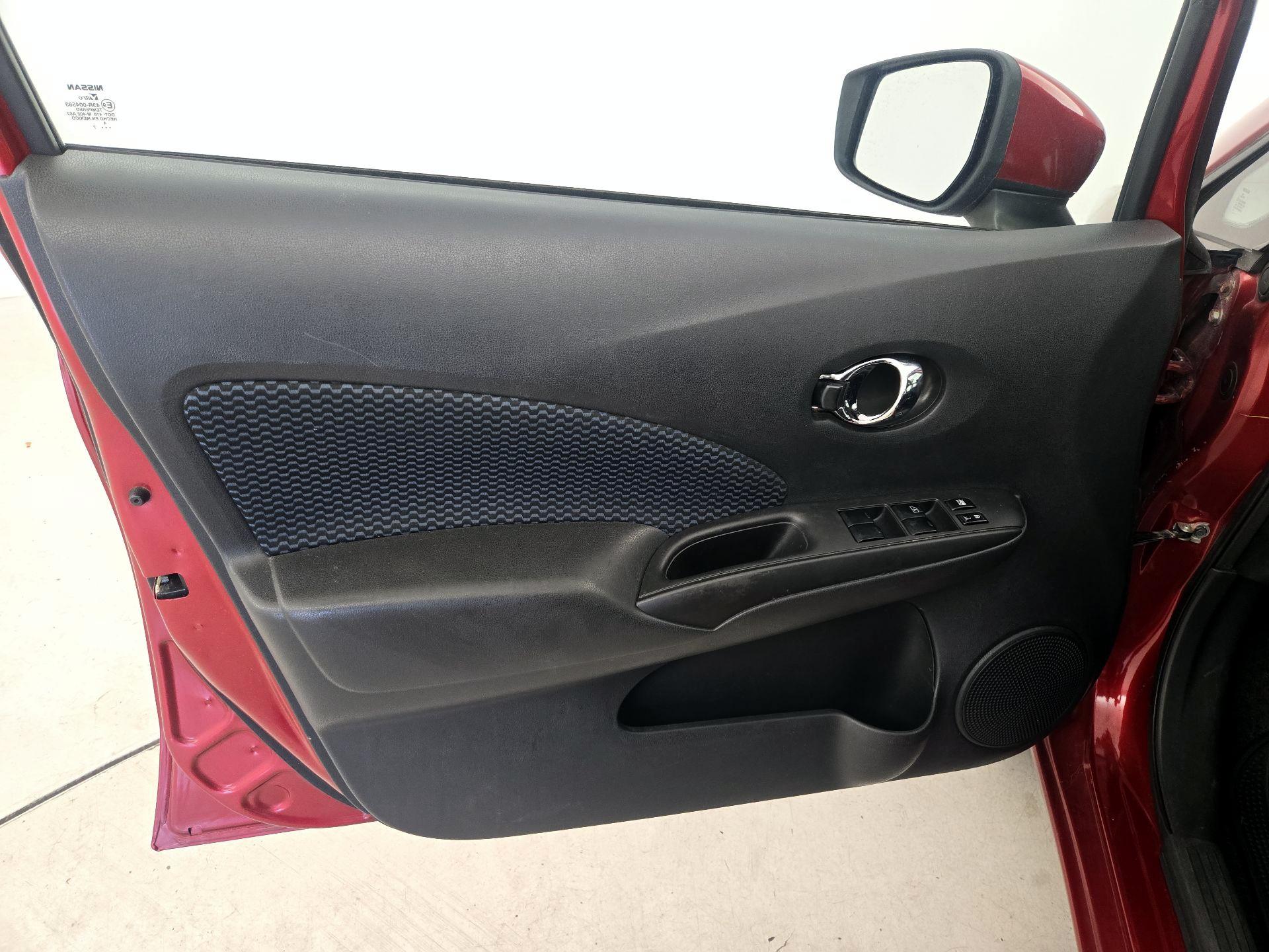 Thumbnail: 2017 Nissan Versa Note - 12