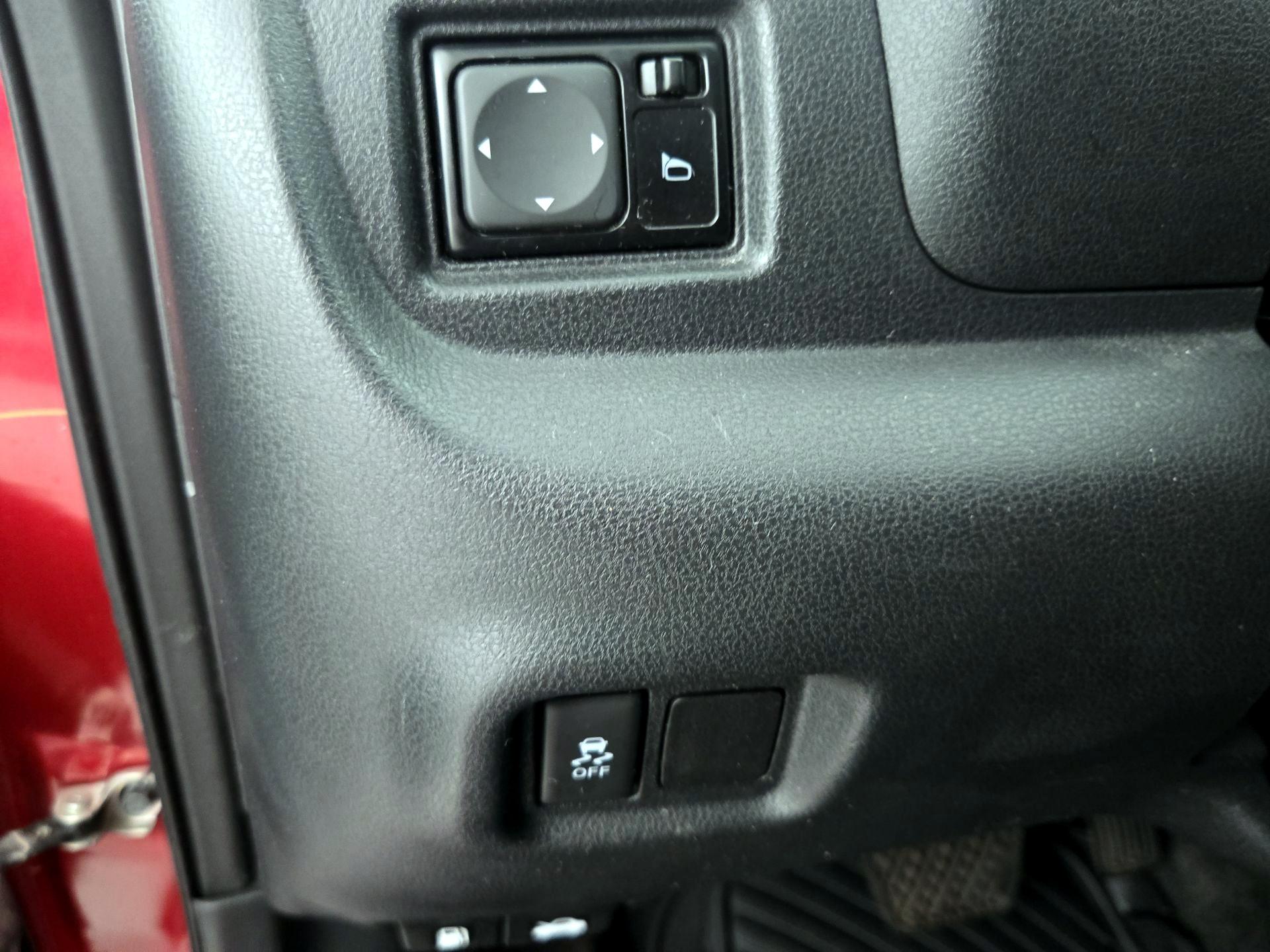 Thumbnail: 2017 Nissan Versa Note - 13