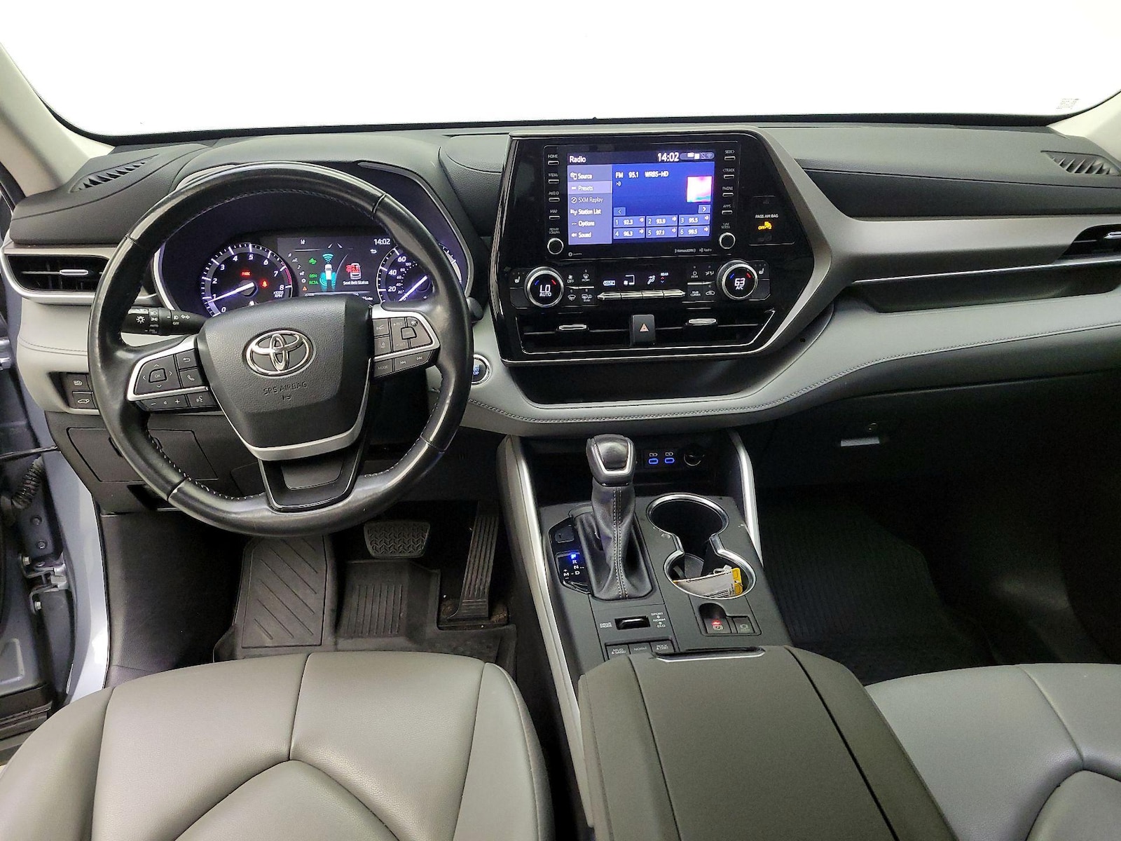 2022 Toyota Highlander XLE - Photo 10