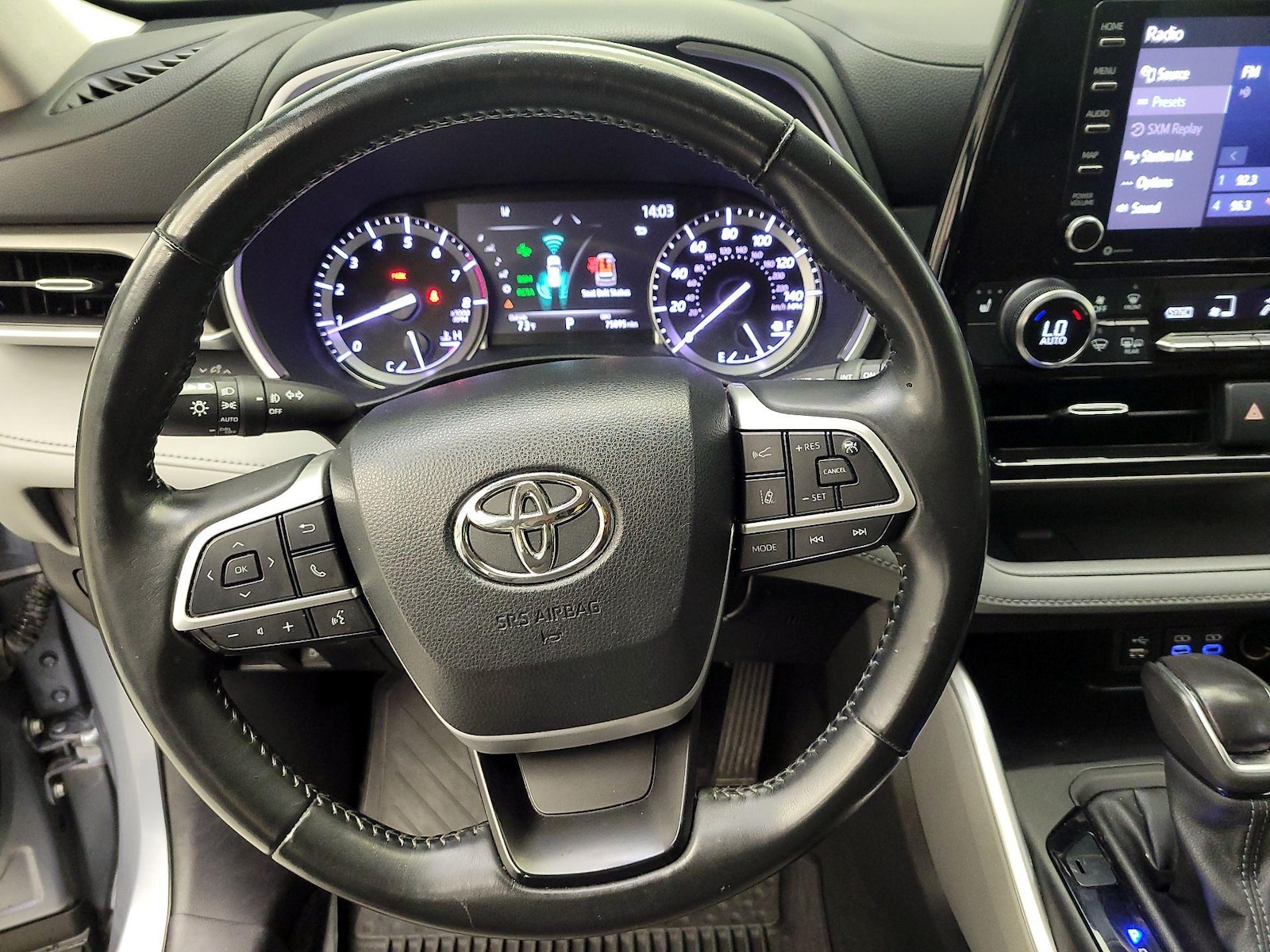 2022 Toyota Highlander XLE - Photo 11