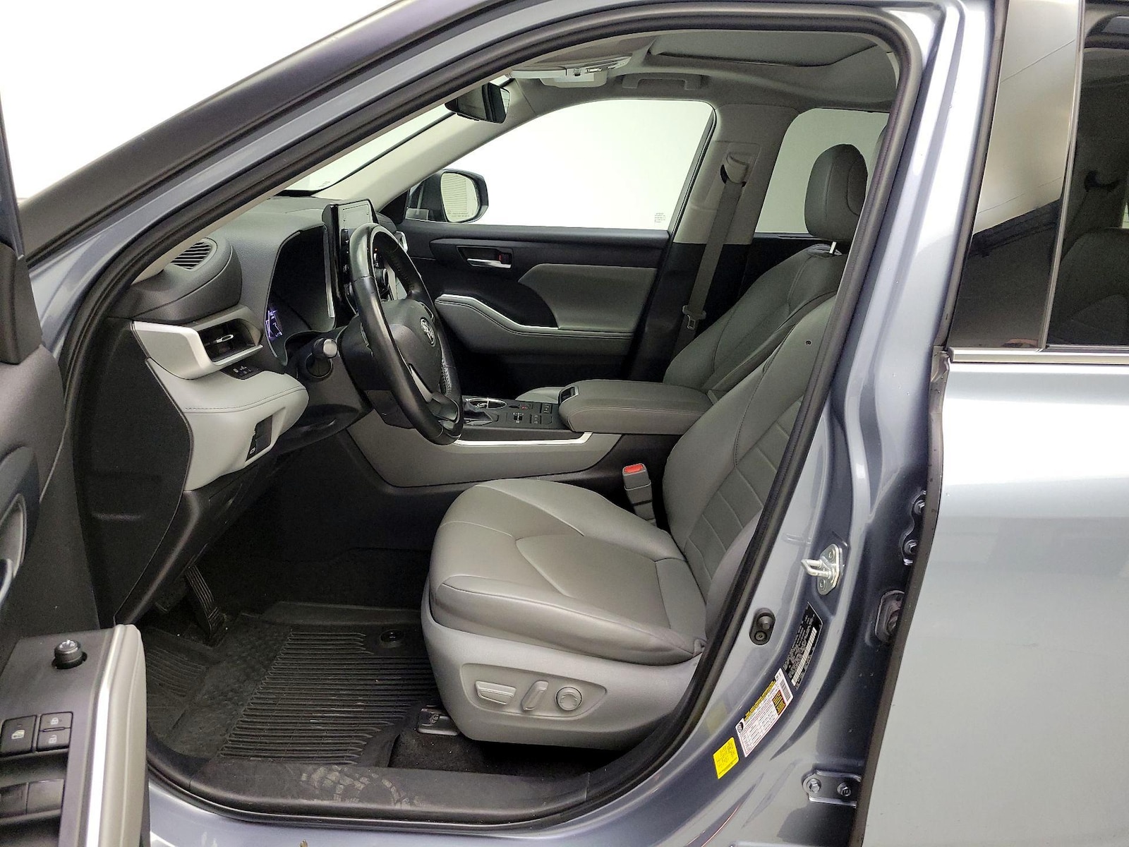 2022 Toyota Highlander XLE - Photo 12