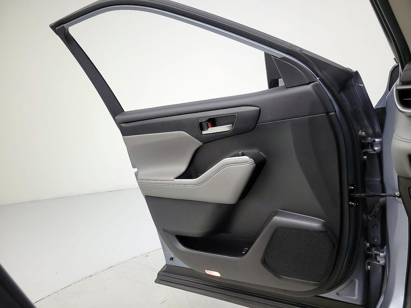 2022 Toyota Highlander XLE - Photo 13