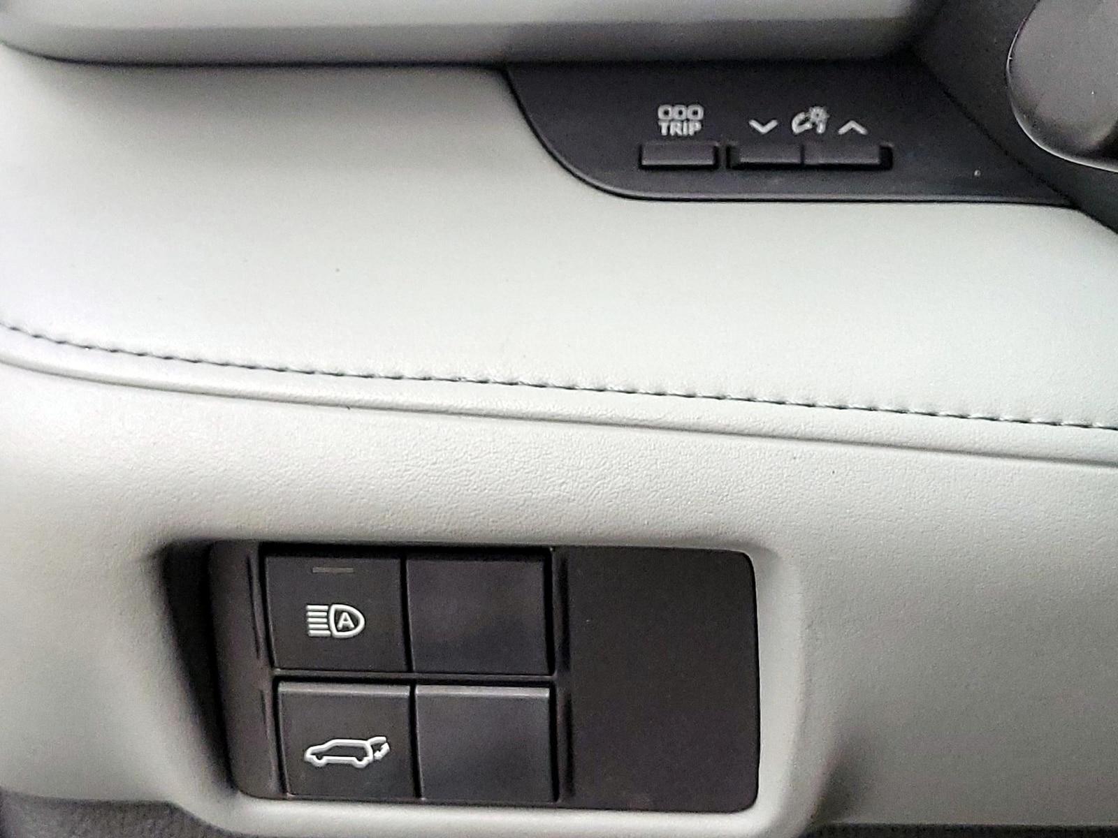 2022 Toyota Highlander XLE - Photo 14