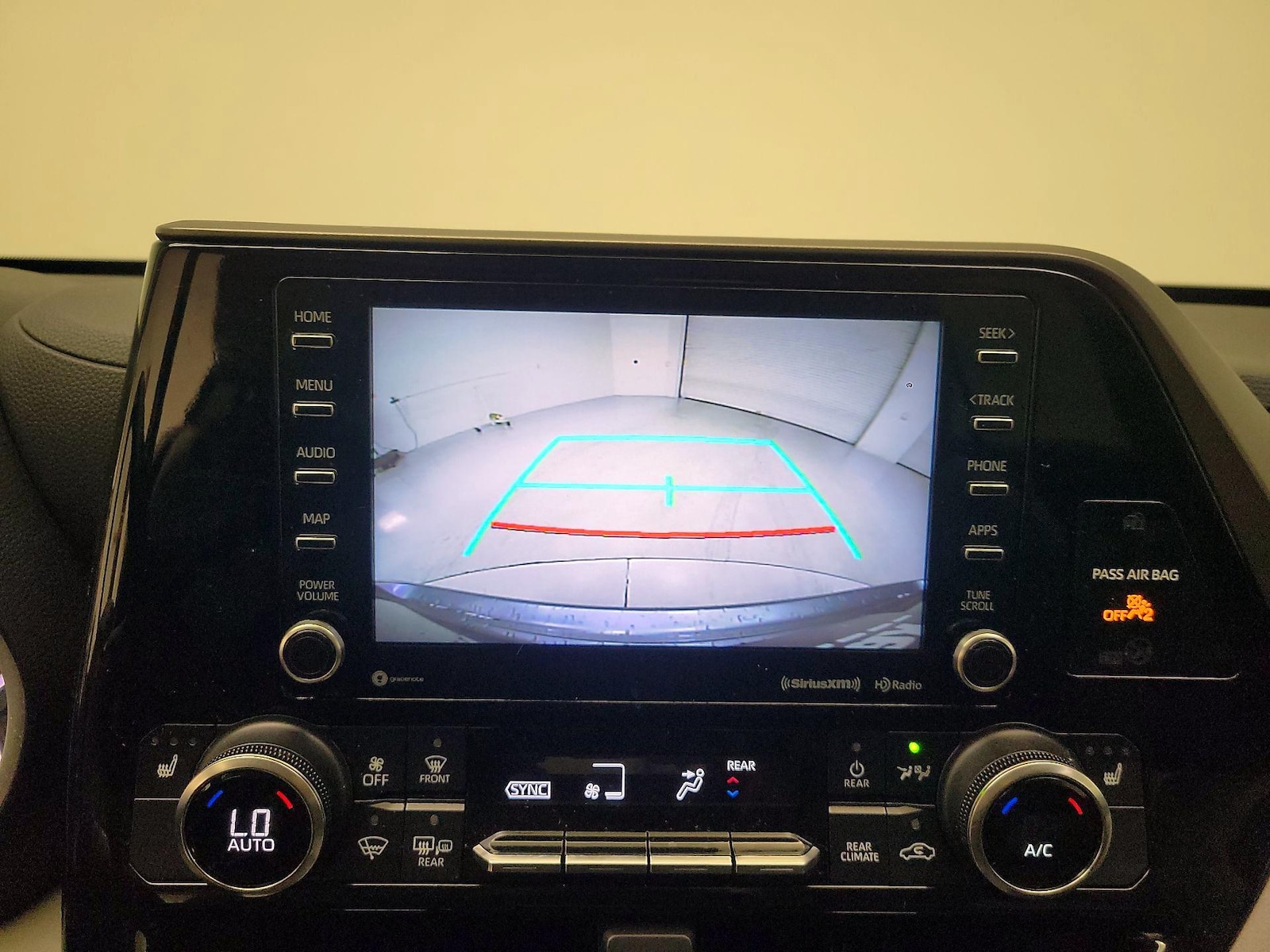 2022 Toyota Highlander XLE - Photo 15